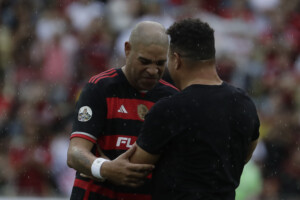 football des buts et des larmes pour adriano lors du match dadieu au maracana