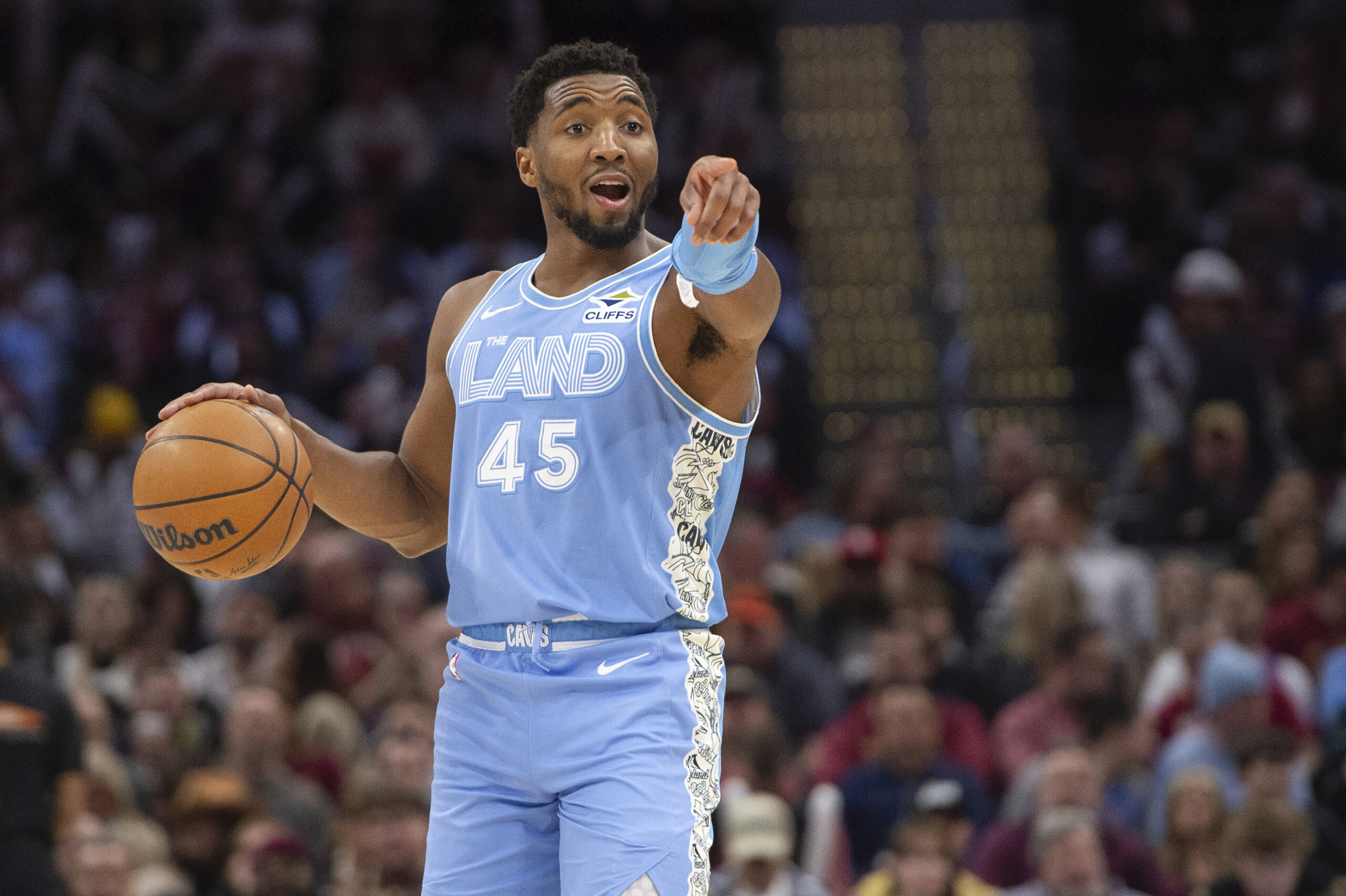 basket nba cleveland simpose a denver victoires pour boston et dallas scaled