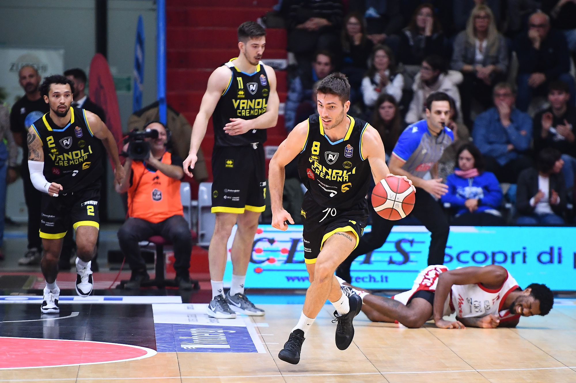 basketball serie a cremona releve lentraineur cavina apres trois saisons