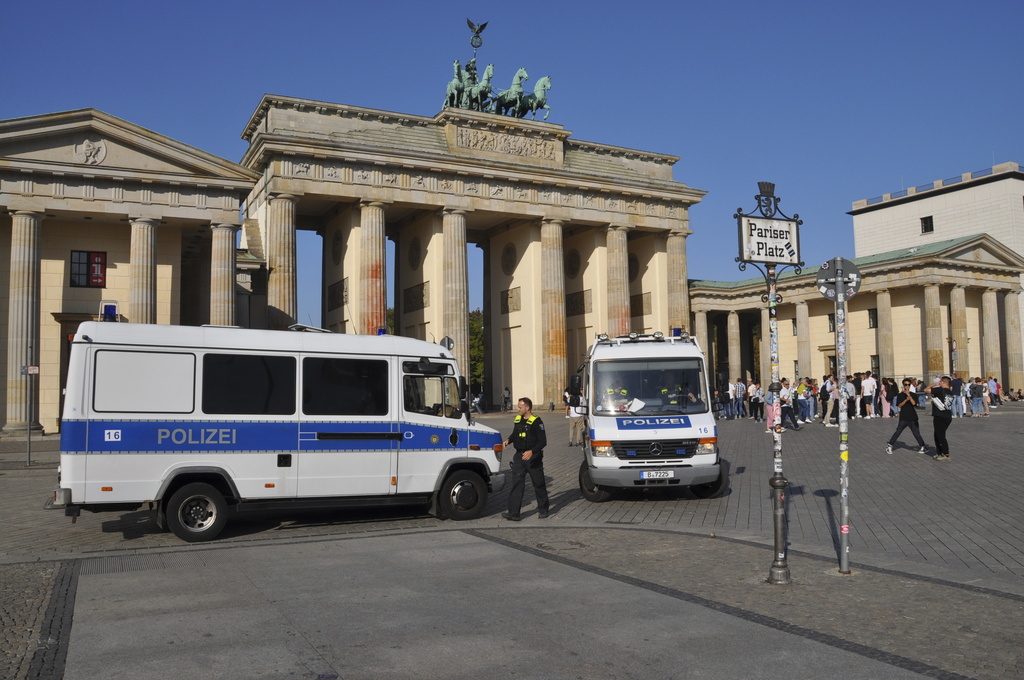 allemagne un homme attaque et blesse des passants au couteau a berlin arrete