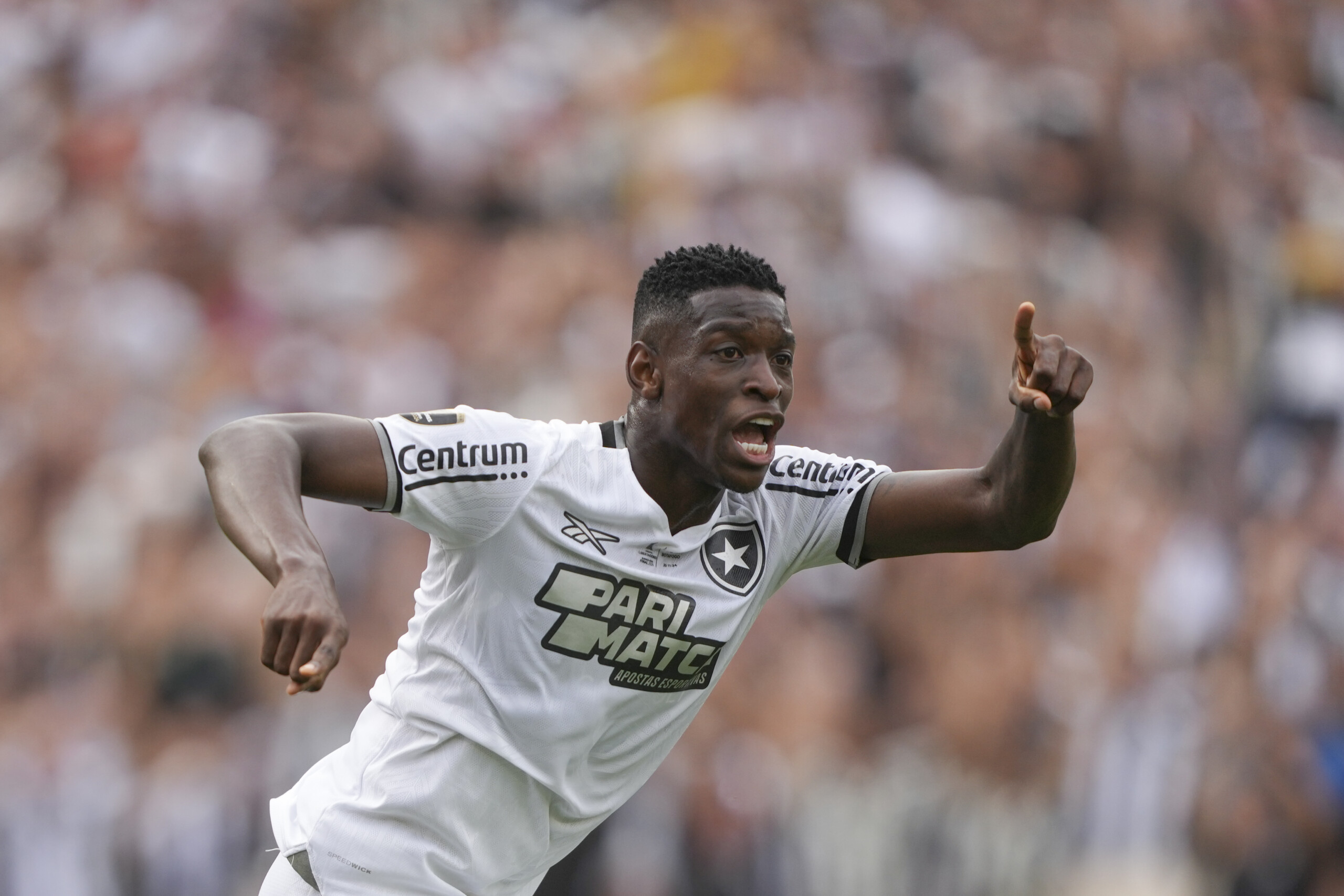 football luiz henrique de botafogo remporte le ballon dor damerique du sud scaled
