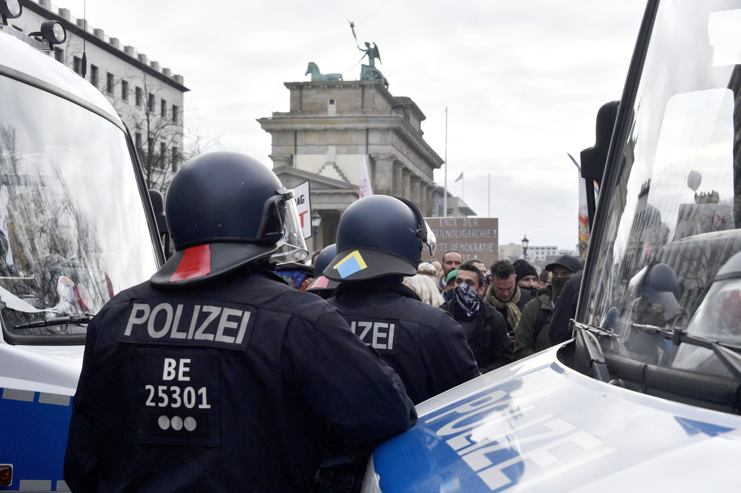 allemagne explosion devant un poste de police a berlin 2 policiers blesses scaled