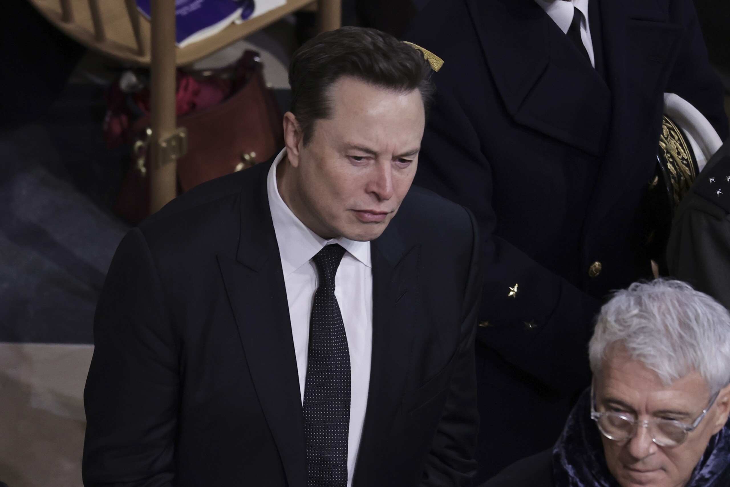 royaume uni musk le roi devrait dissoudre le parlement scaled