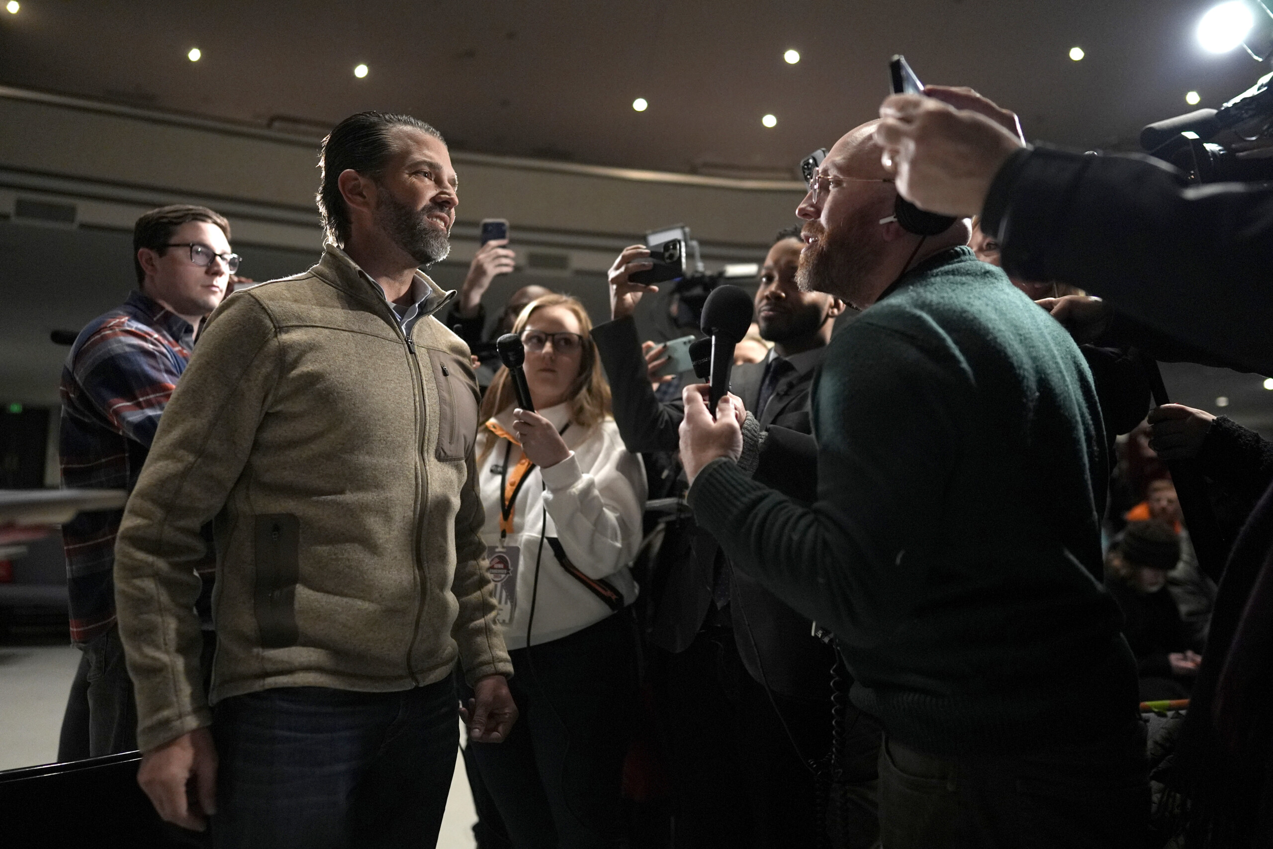 usa trump pour don jr dans une fantastique reception au groenland scaled