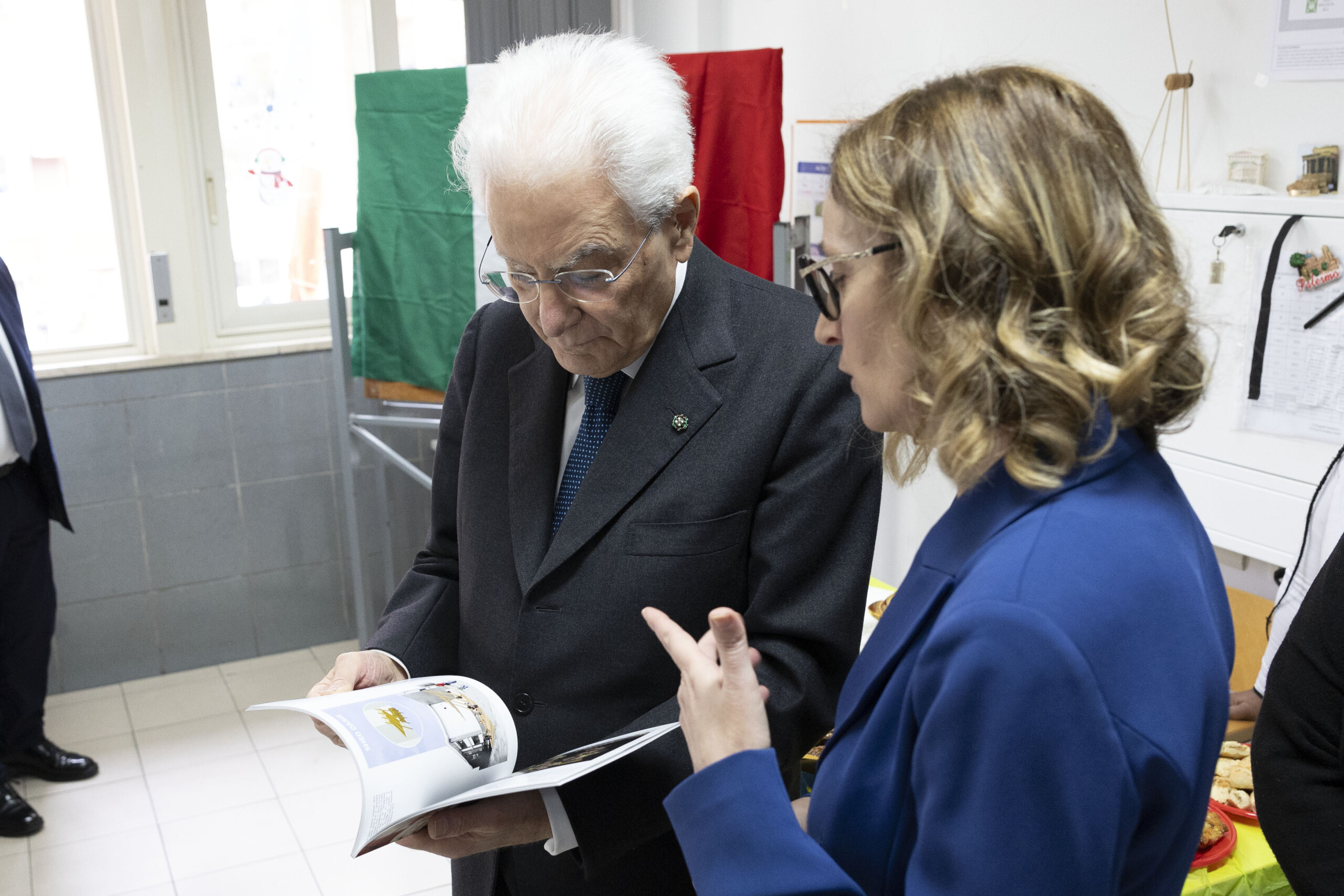 mattarella en visite surprise a lecole de amicis de palerme enseignement difficile mais exaltant scaled