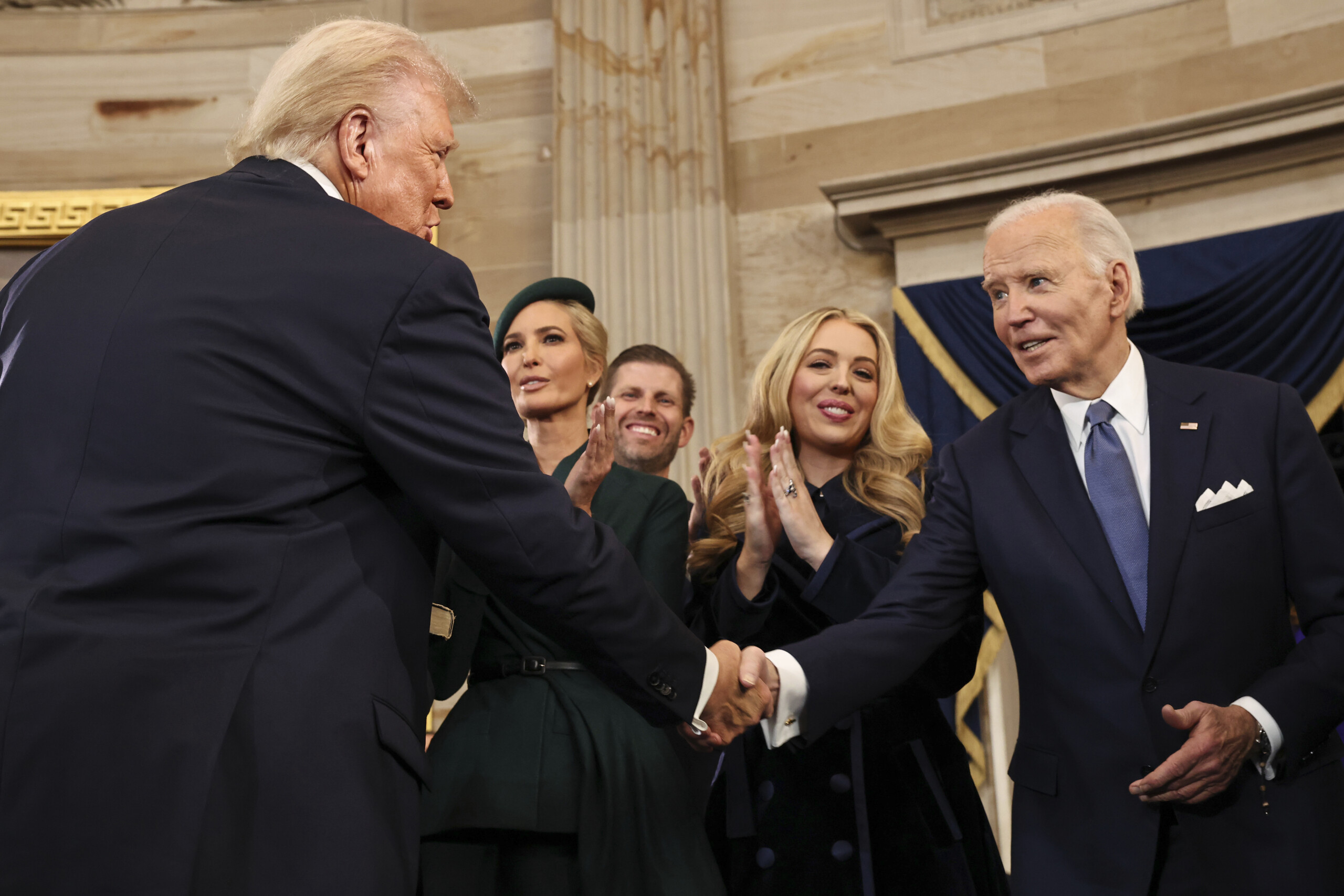 etats unis maison blanche trump a fait plus en 100 heures que biden en 100 jours scaled