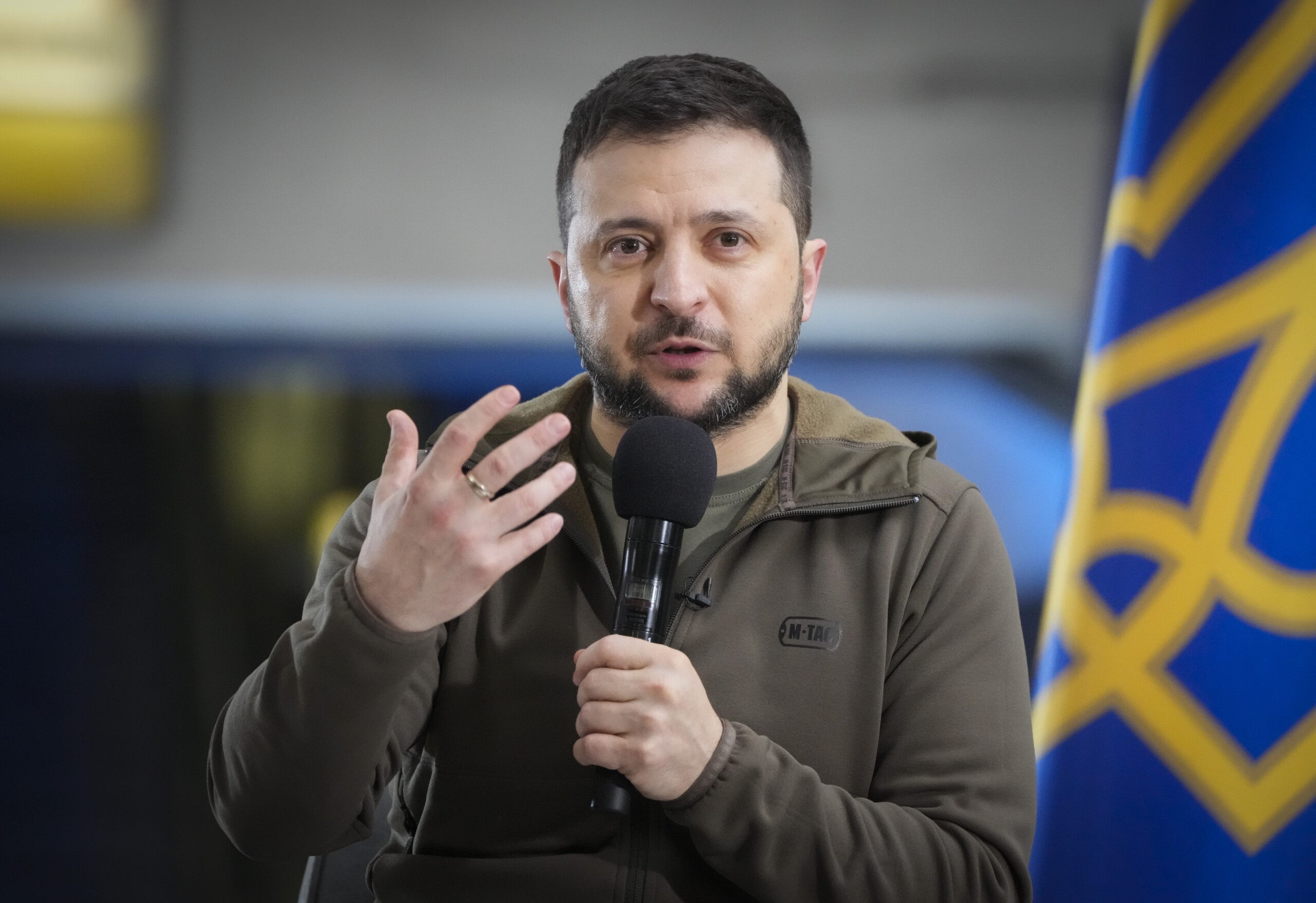 ukraine zelensky de nombreux projets suspendus en raison du blocage des fonds americains scaled