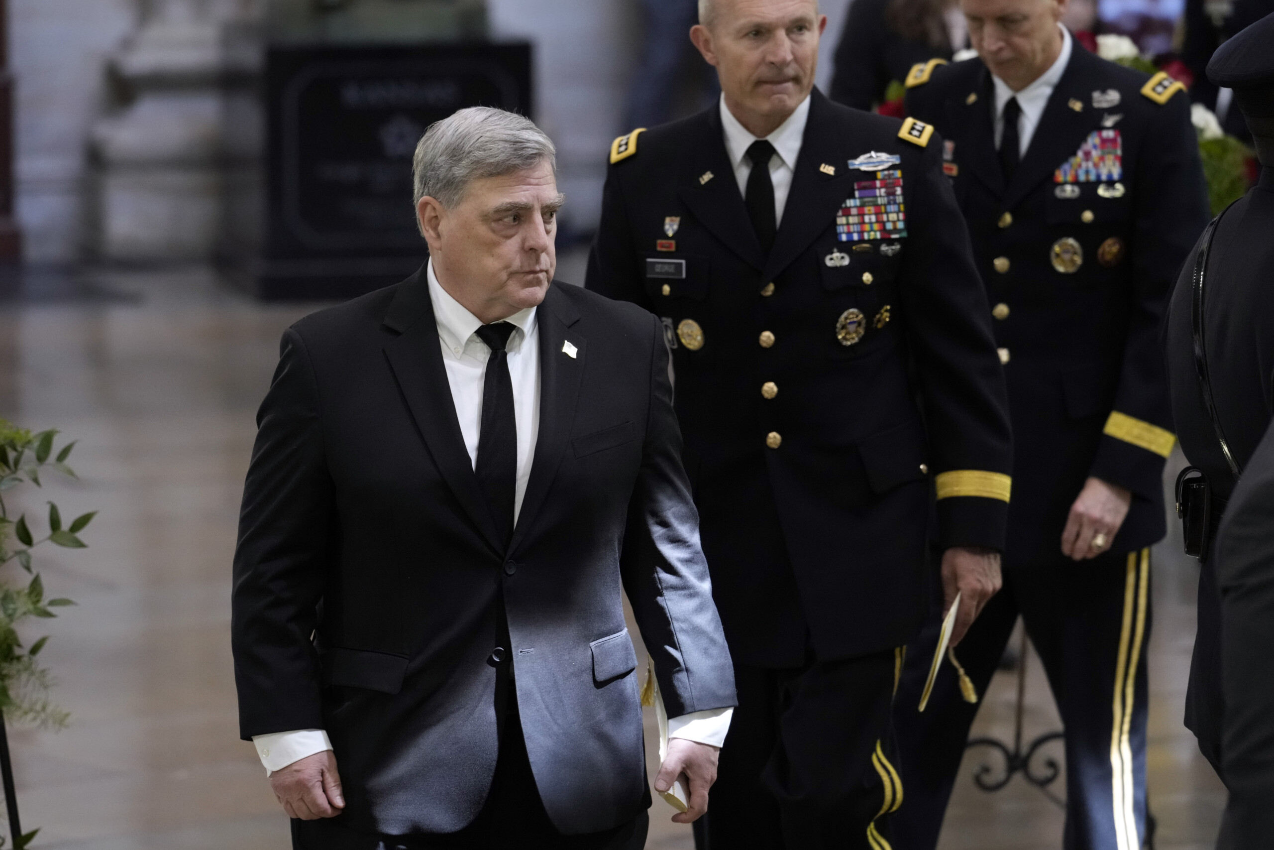 les etats unis et le pentagone vont supprimer lescorte du general milley scaled