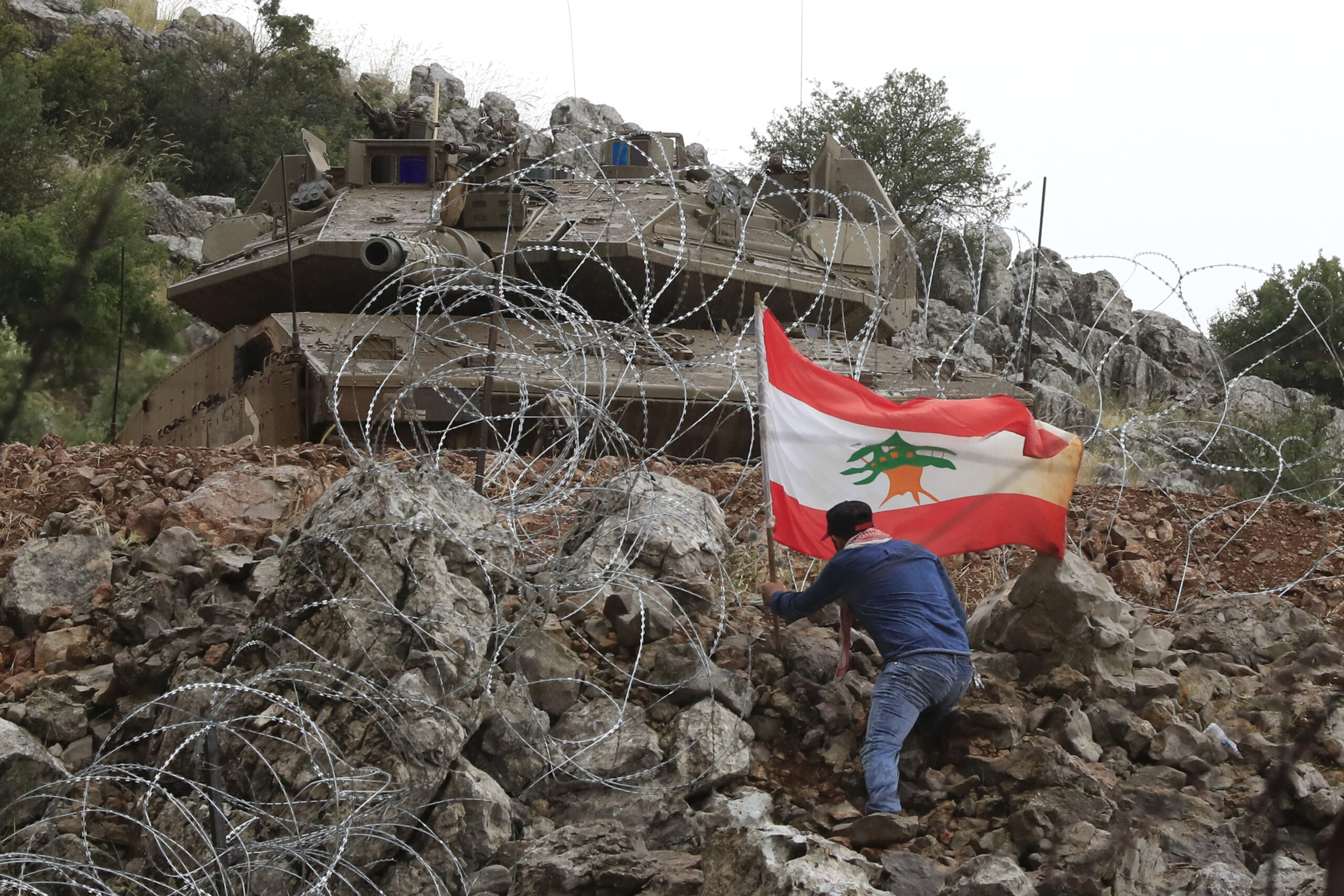 liban le hezbollah cede une base de missiles a larmee scaled