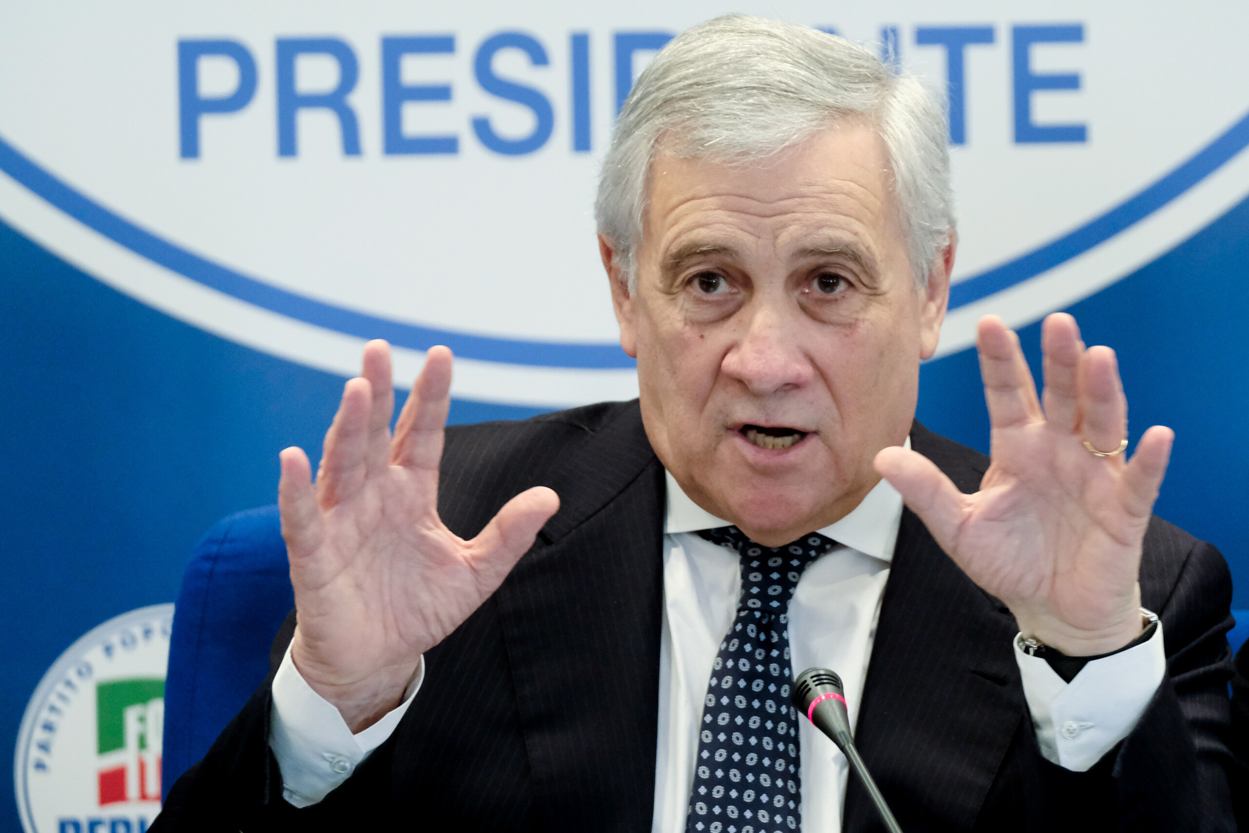 c r tajani le role historique de berlusconi est incontestable respectons le scaled