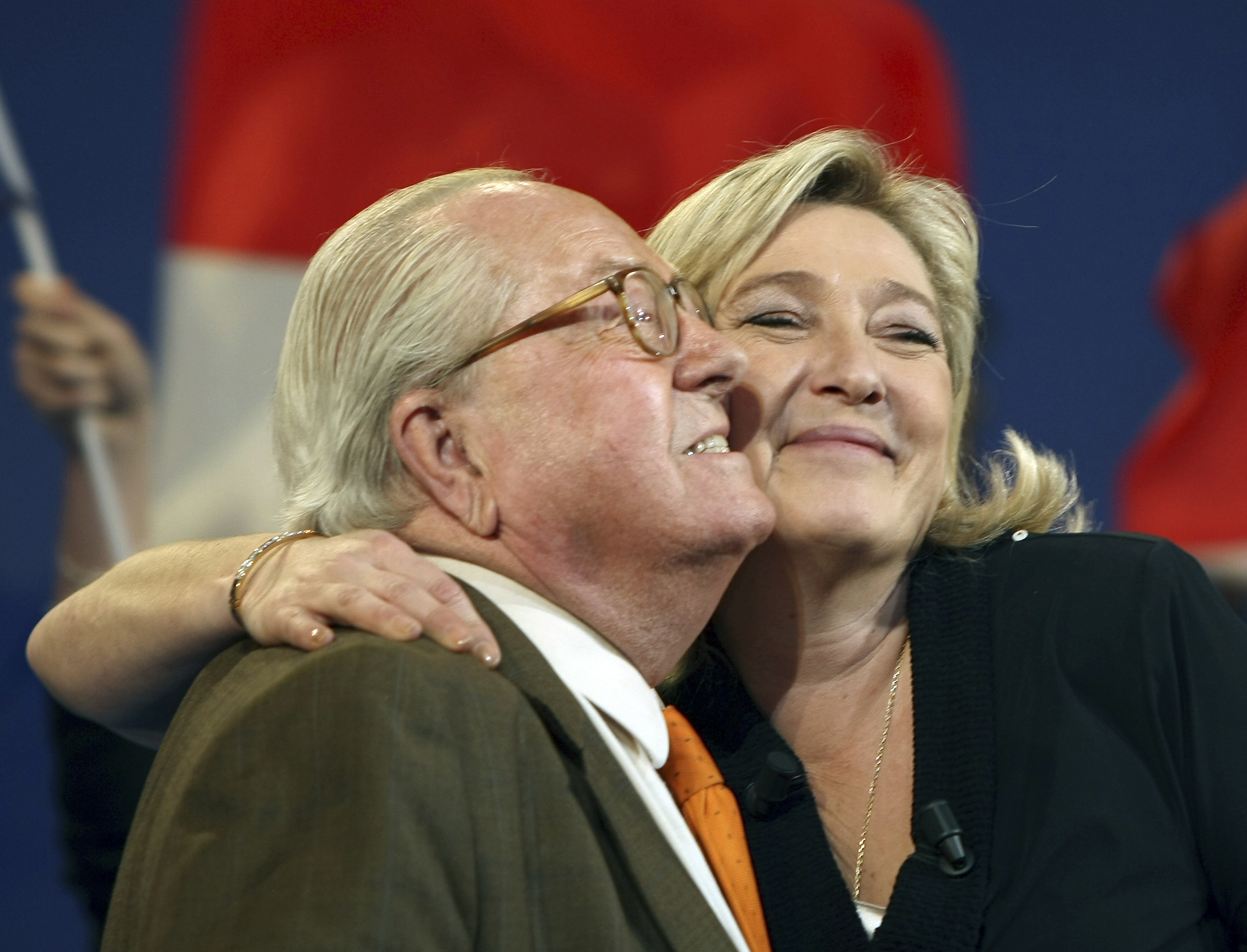 france la tombe de jean marie le pen vandalisee