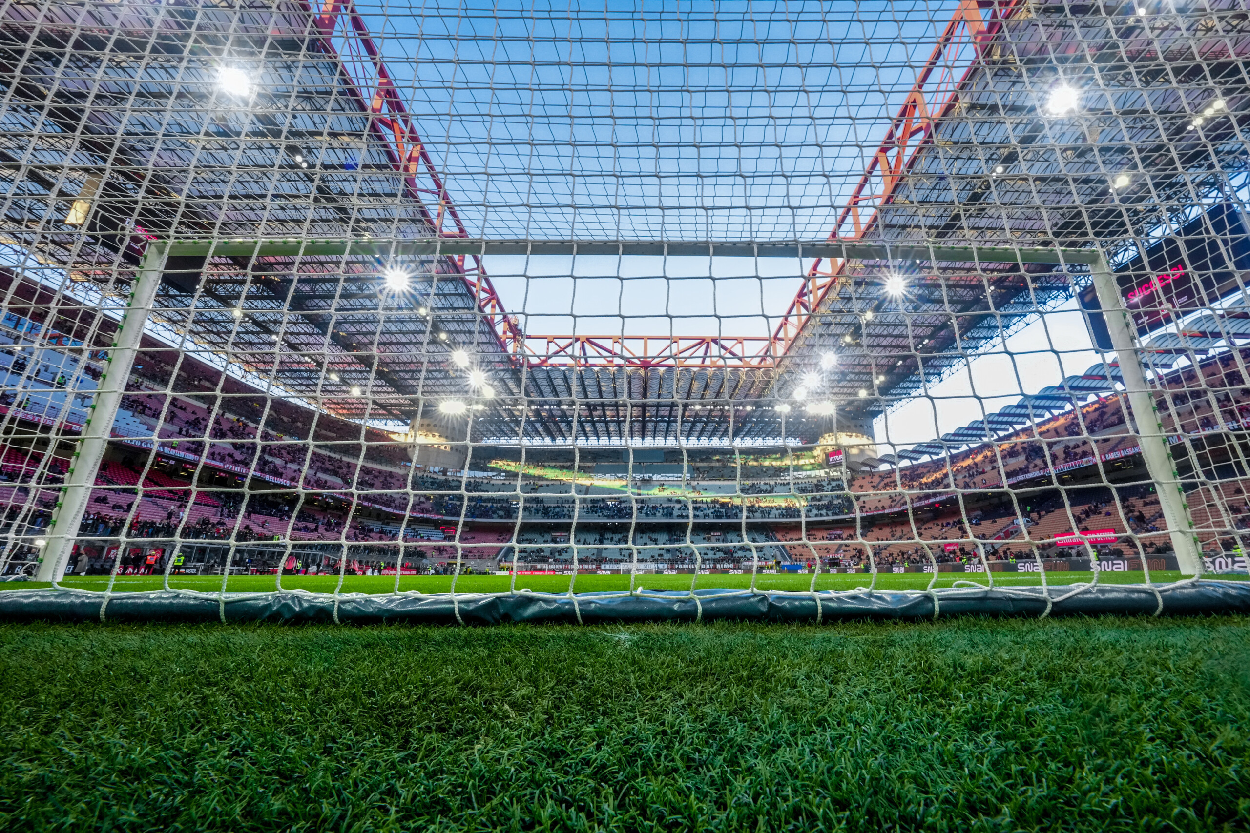 football derby milan inter des courbes sans choregraphie seulement des chants et des acclamations scaled
