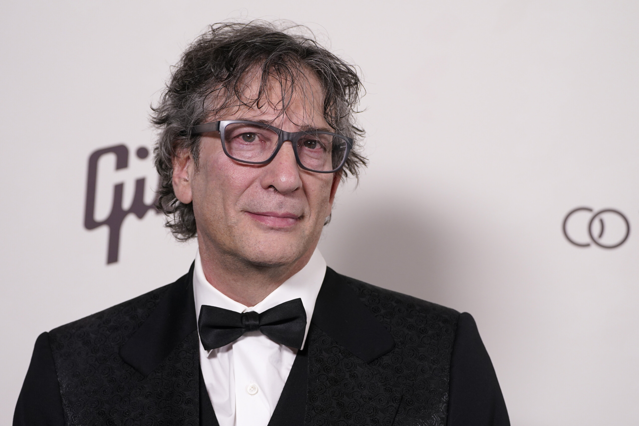 usa une femme porte plainte contre neil gaiman des abus sexuels repetes de sa part scaled