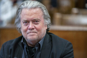 usa stephen bannon plaide coupable de fraude mais nira pas en prison