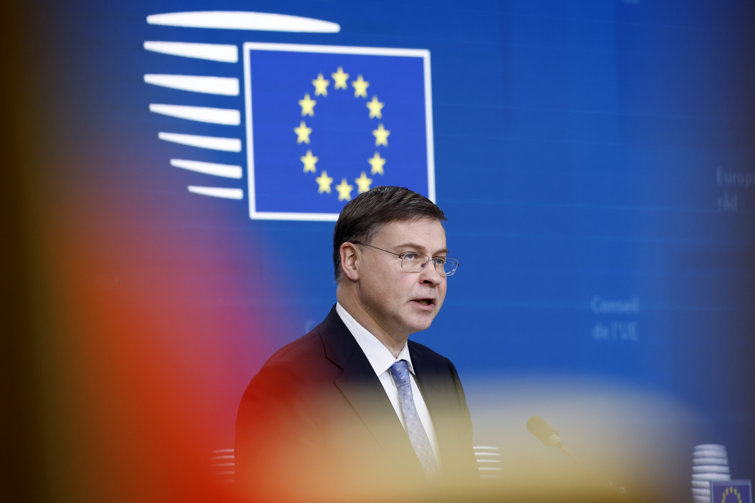 taxes douanieres dombrovskis les mesures de trump sont injustifiees lue prete a reagir scaled