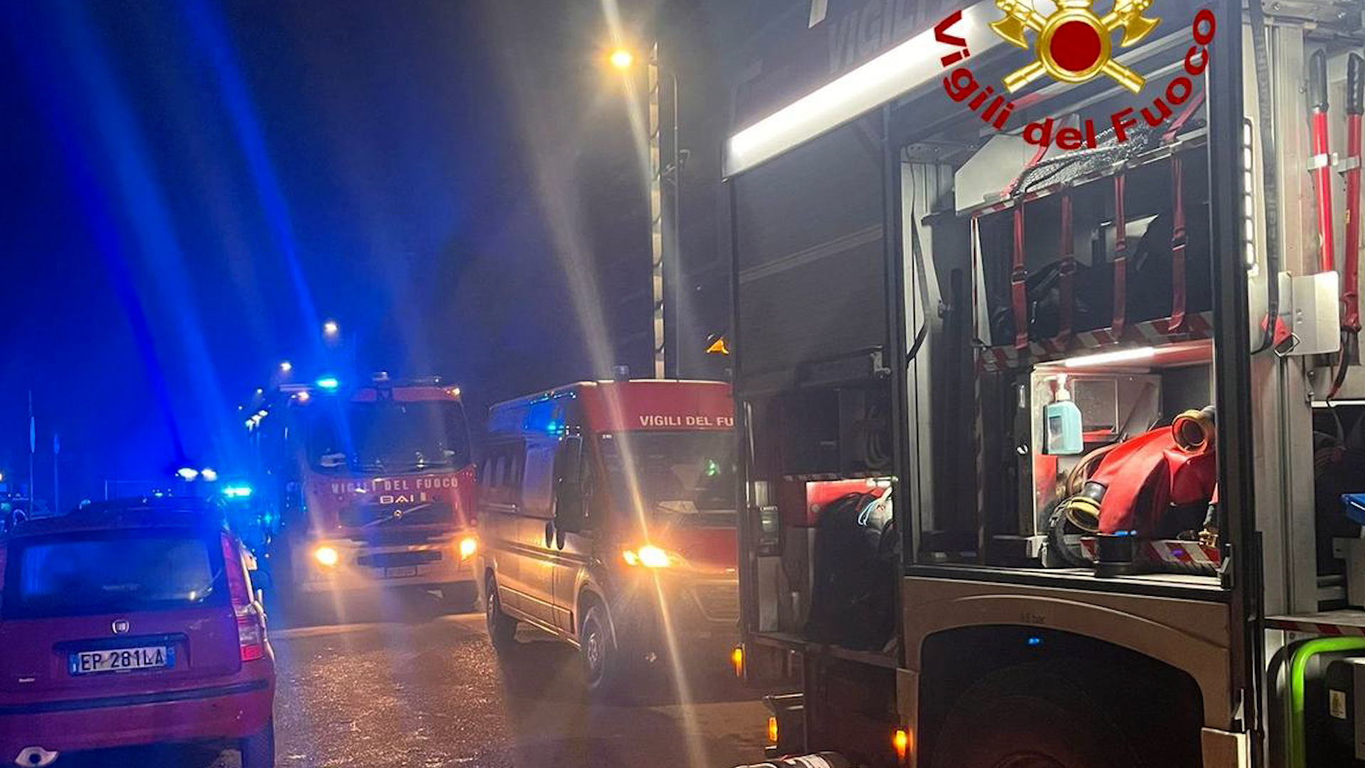 milan incendie dans un immeuble a giambellino 12 personnes en etat debriete