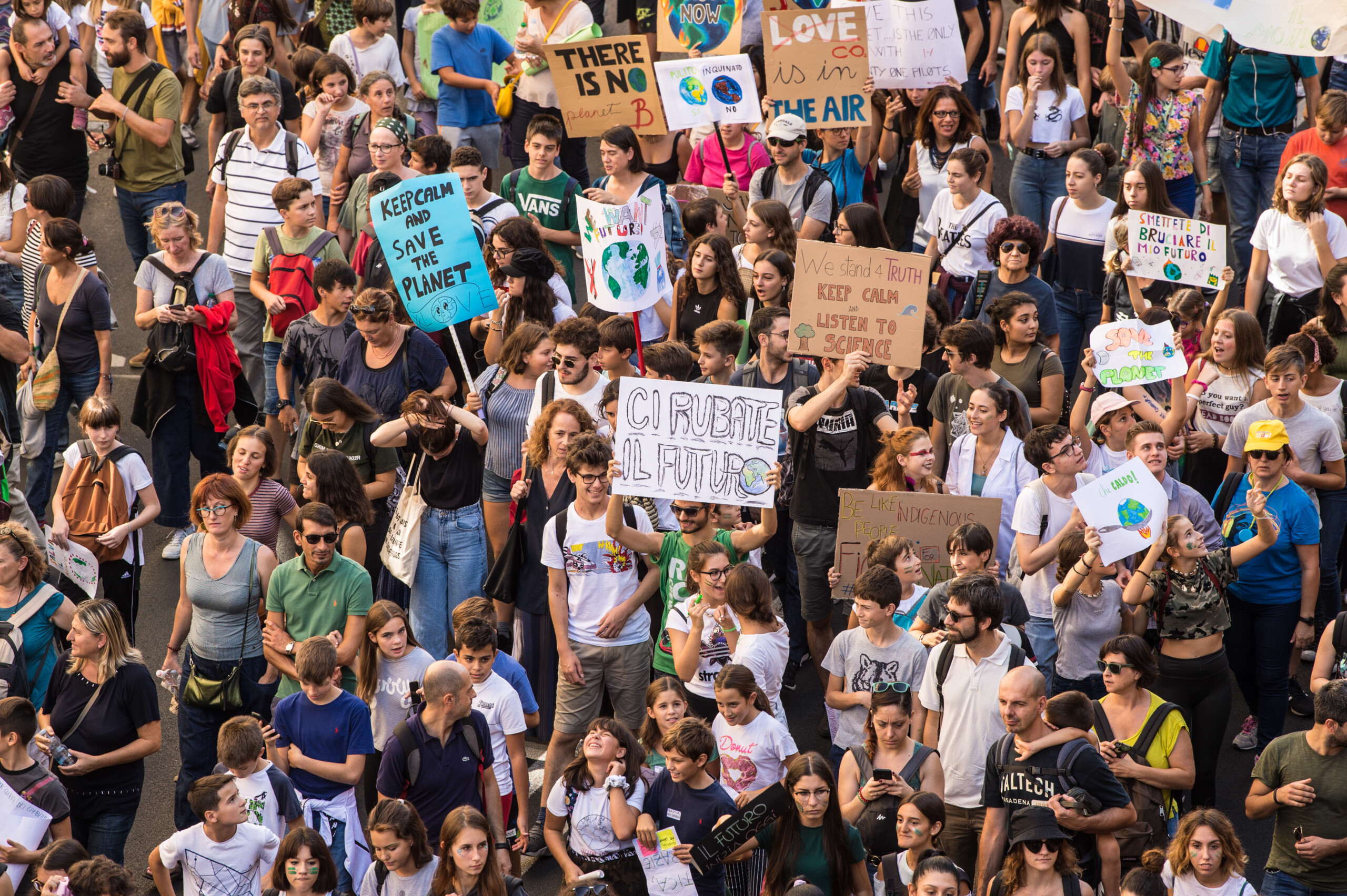 ue eurobarometre cout de la vie et environnement parmi les principales preoccupations des jeunes scaled