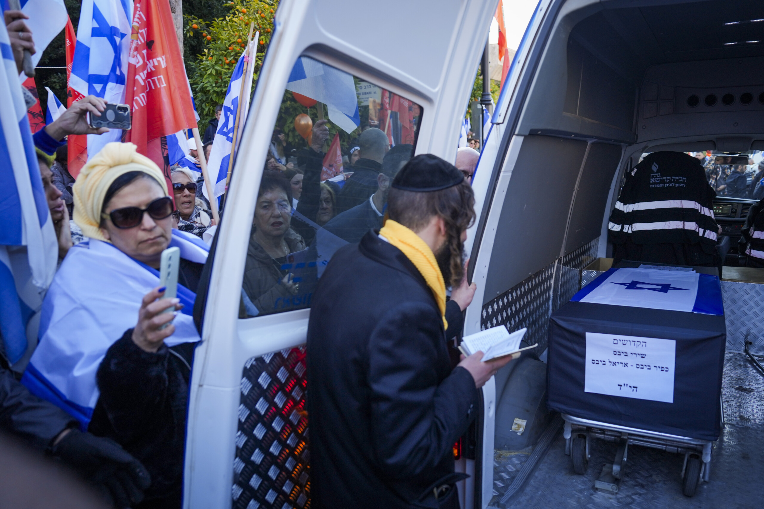 israel yarden bibas aux funerailles de sa femme et de ses enfants je nai pas pu vous proteger scaled