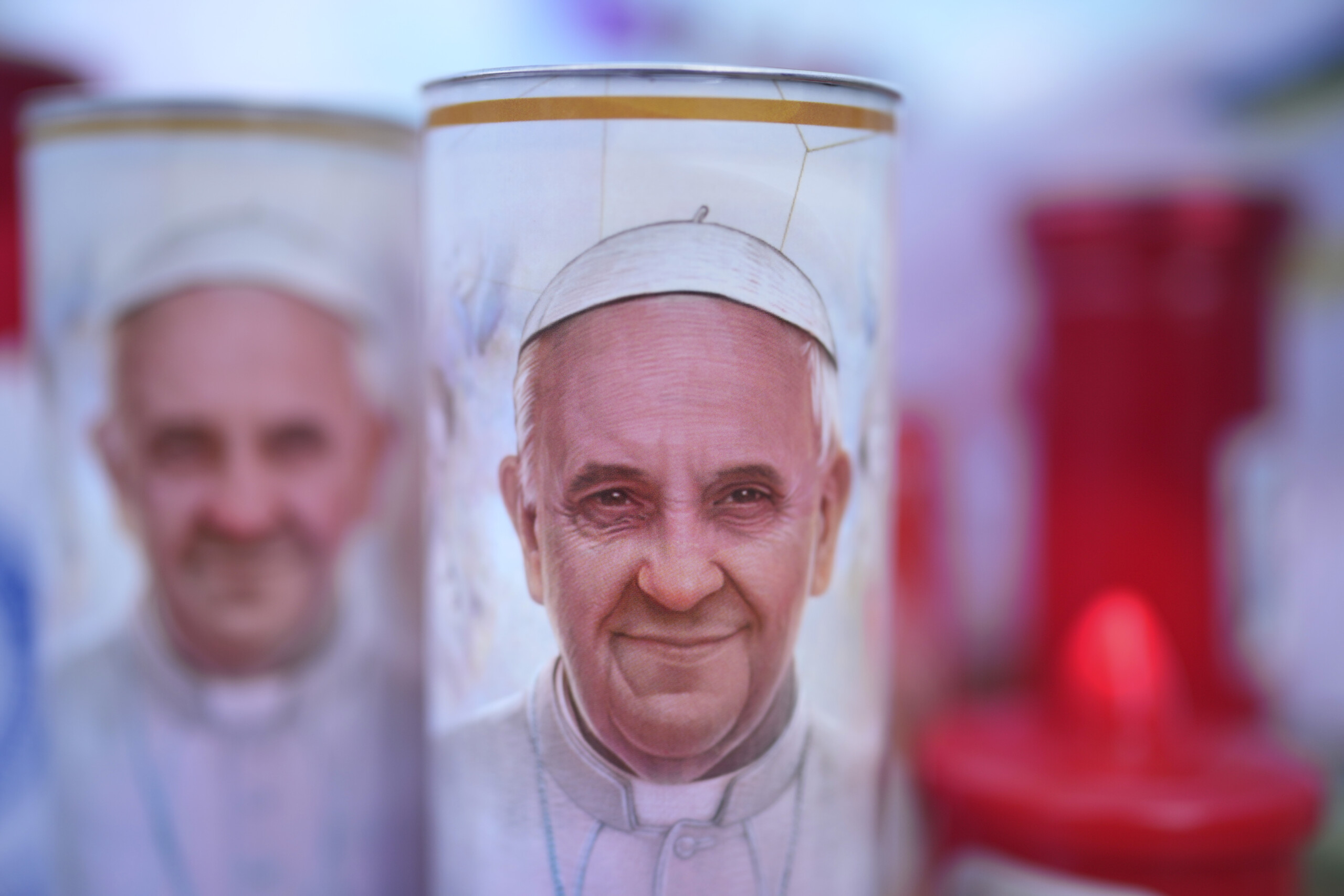 le pape un regard bienveillant transforme la correction en vertu les paroles violentes sont de mauvais fruits scaled