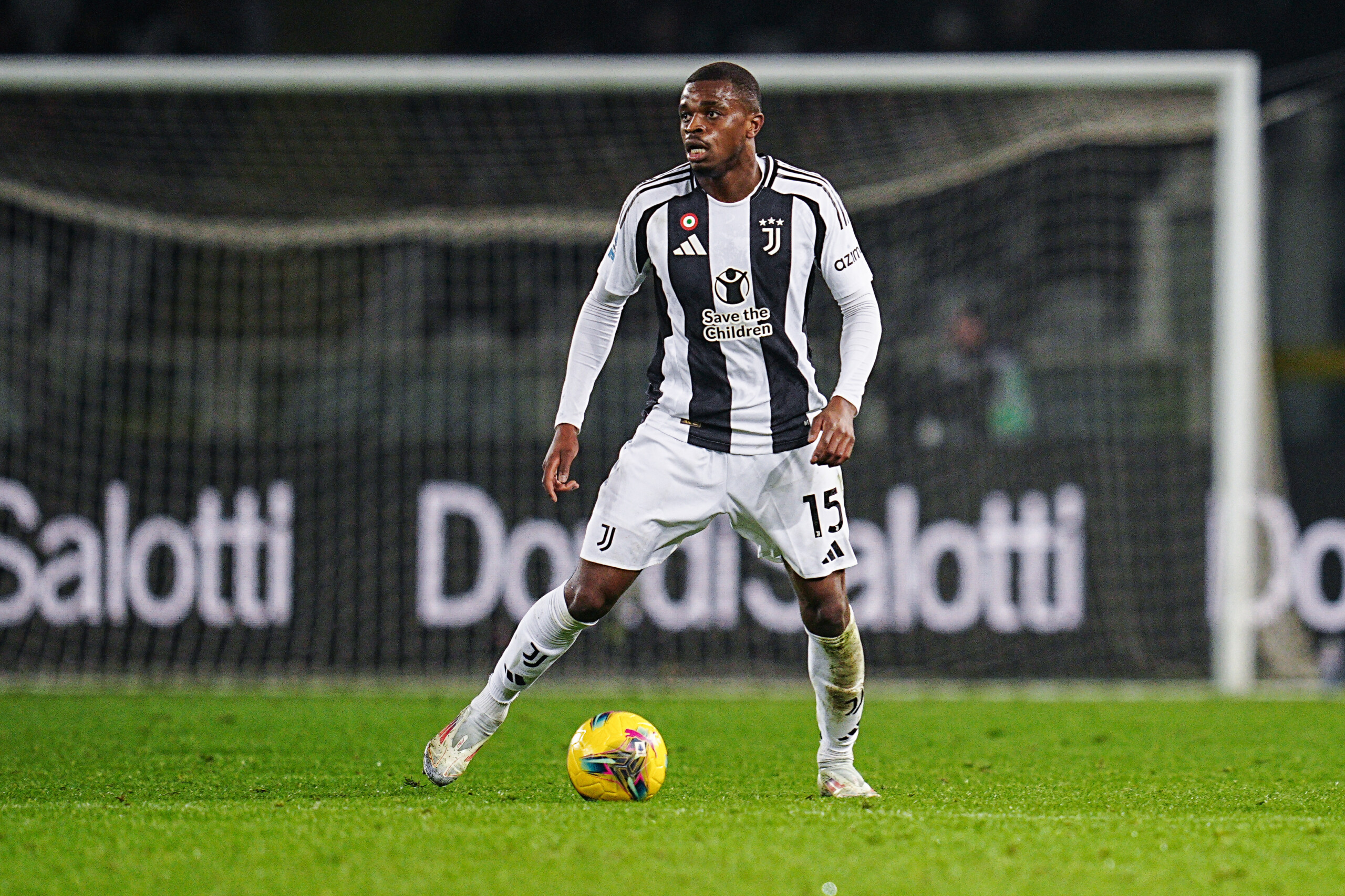 juventus kalulu de retour dans le groupe pour verona scaled