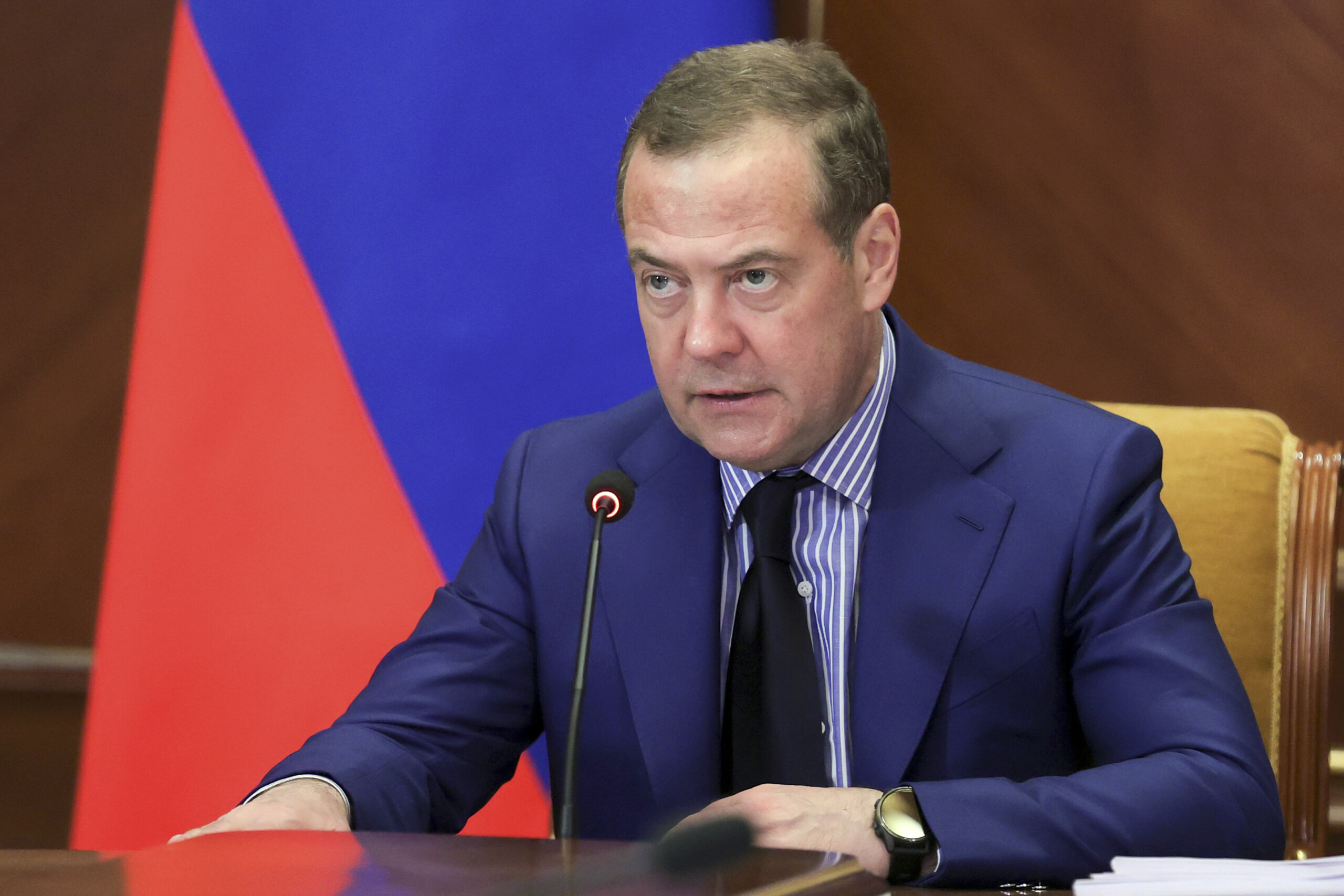 ukraine medvedev les plans de paix macron starmer sont irrealisables scaled