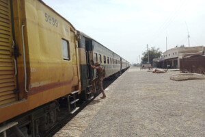 pakistan un train detourne 150 passagers liberes 27 assaillants tues