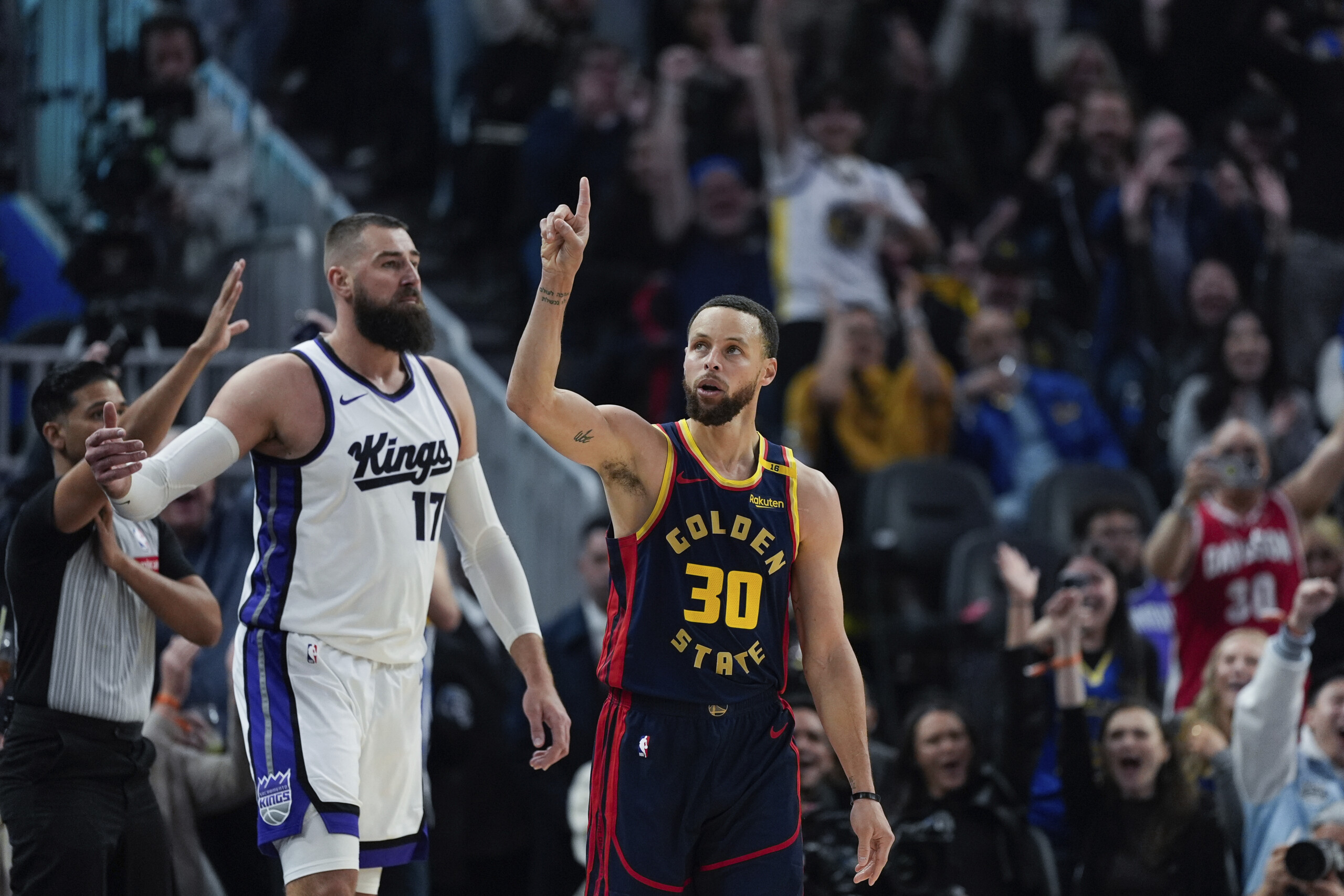 stephen curry est le premier joueur de lhistoire de la nba a atteindre les 4 000 triples scaled