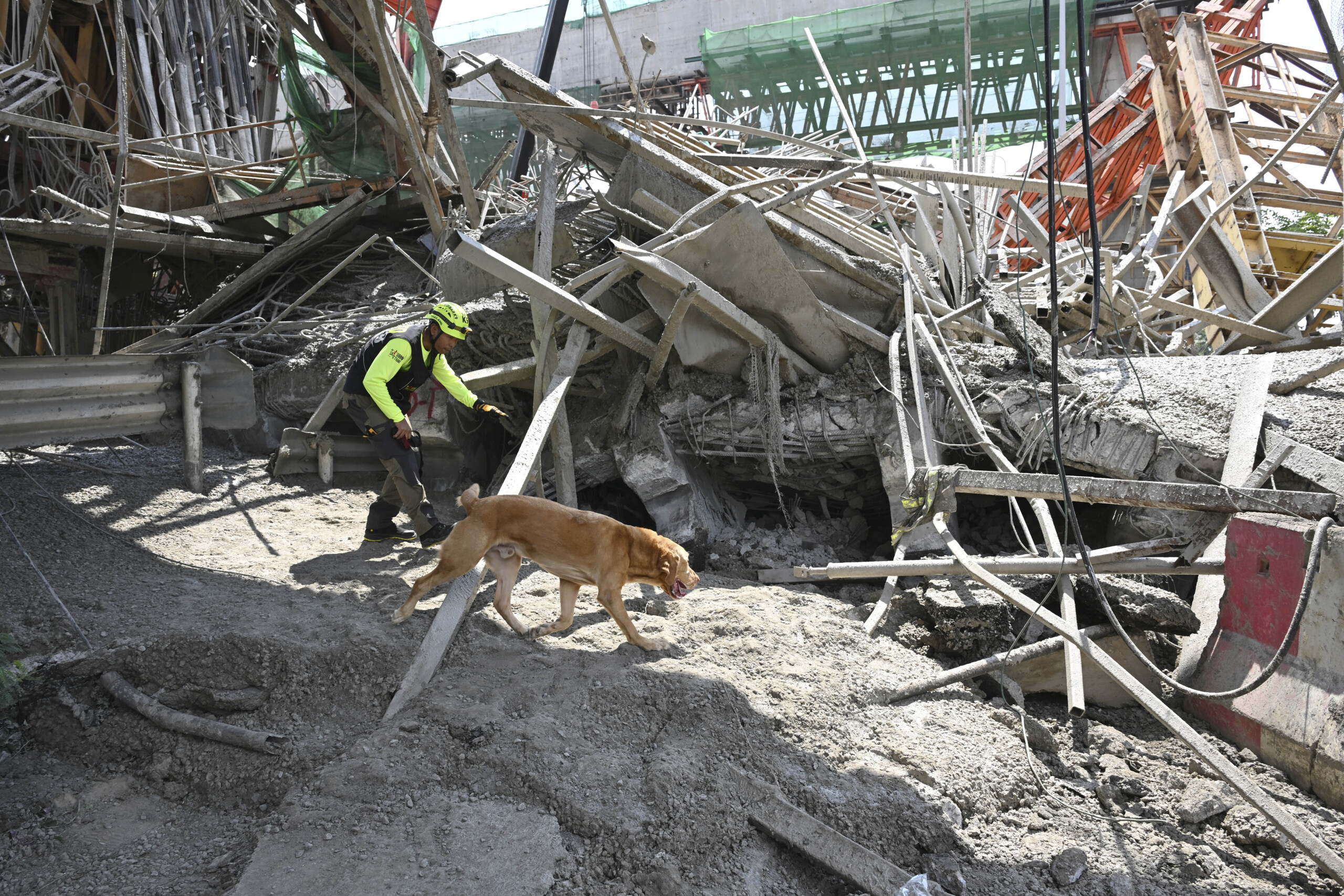 thailande une autoroute en construction seffondre au moins 5 morts scaled