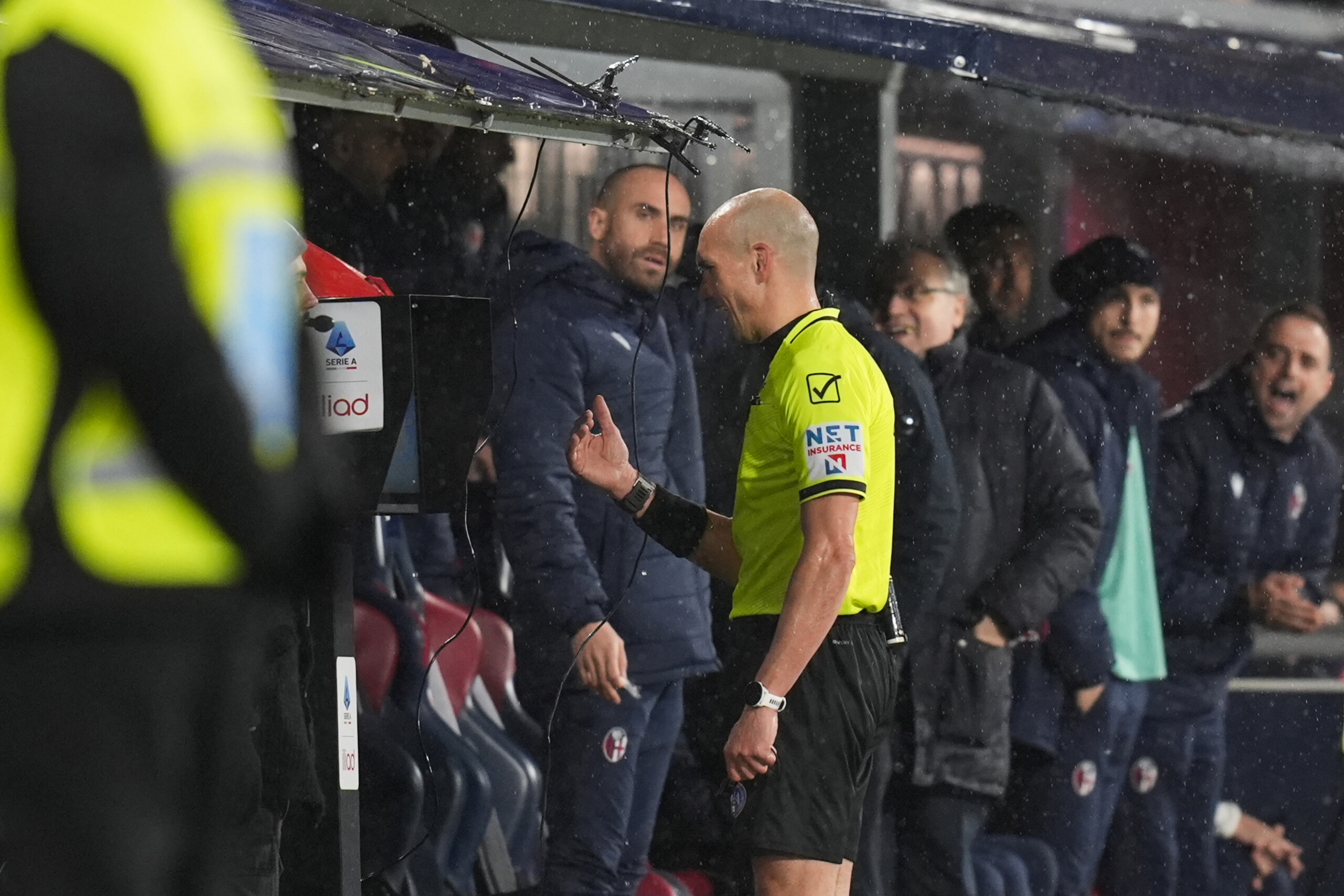 football serie a signal de revision du var dans les stades et audio des arbitres en c italie scaled