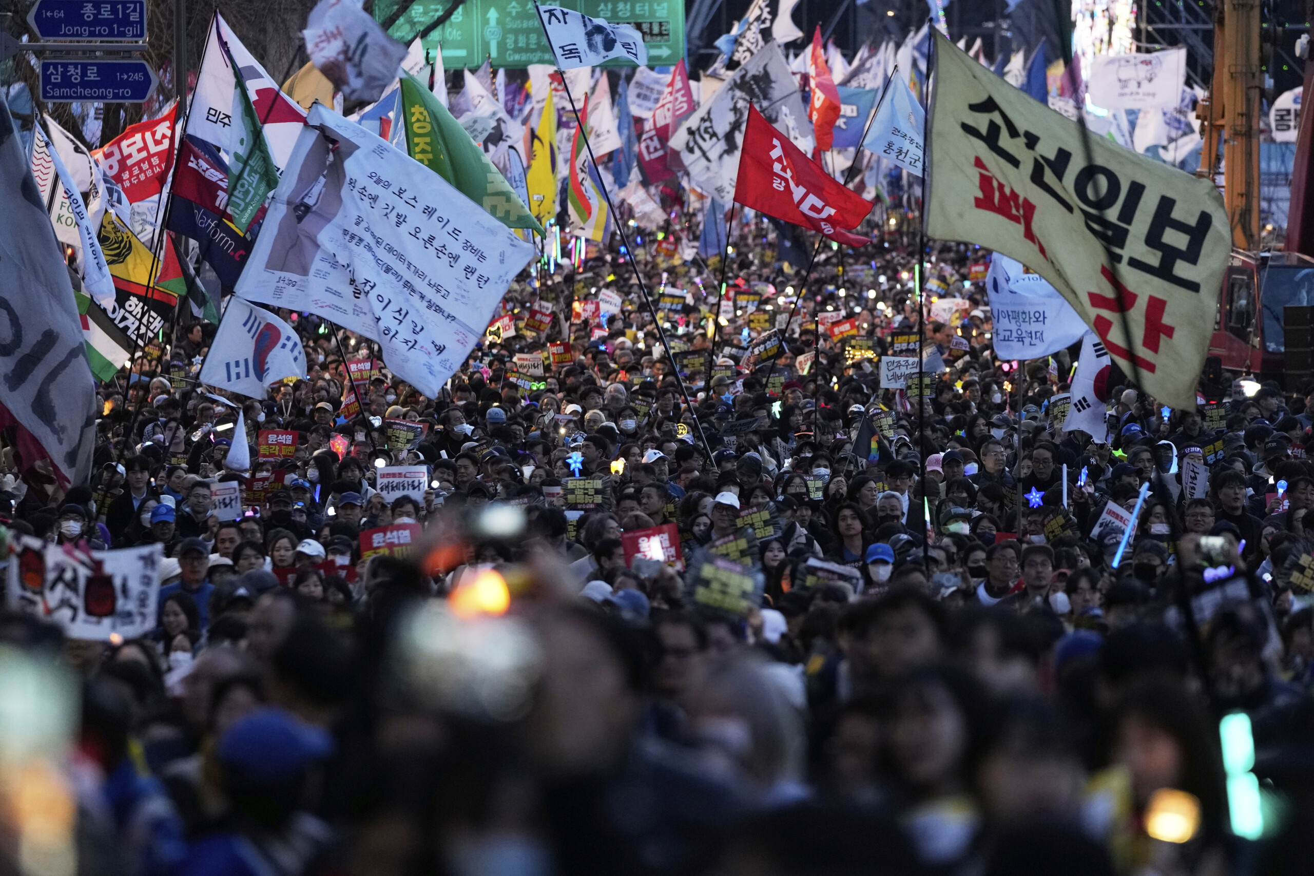 coree du sud celebrations et larmes a seoul pour la destitution de yoon scaled