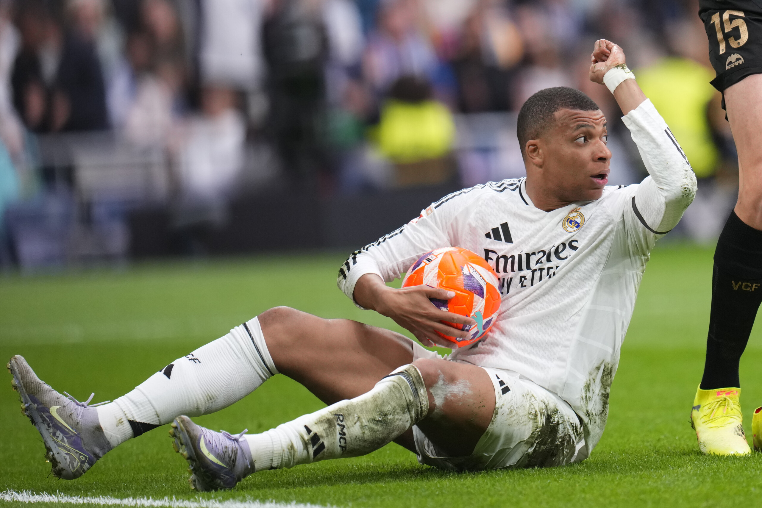 salaires arrieres du psg les avocats de mbappe organisent une conference de presse scaled