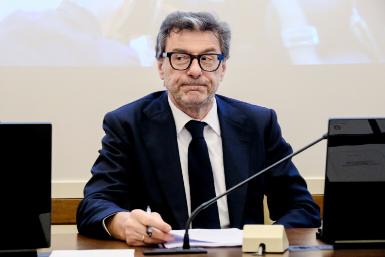 defense giorgetti pour linstant pas de derogation au pacte nous attendons lotan en juin