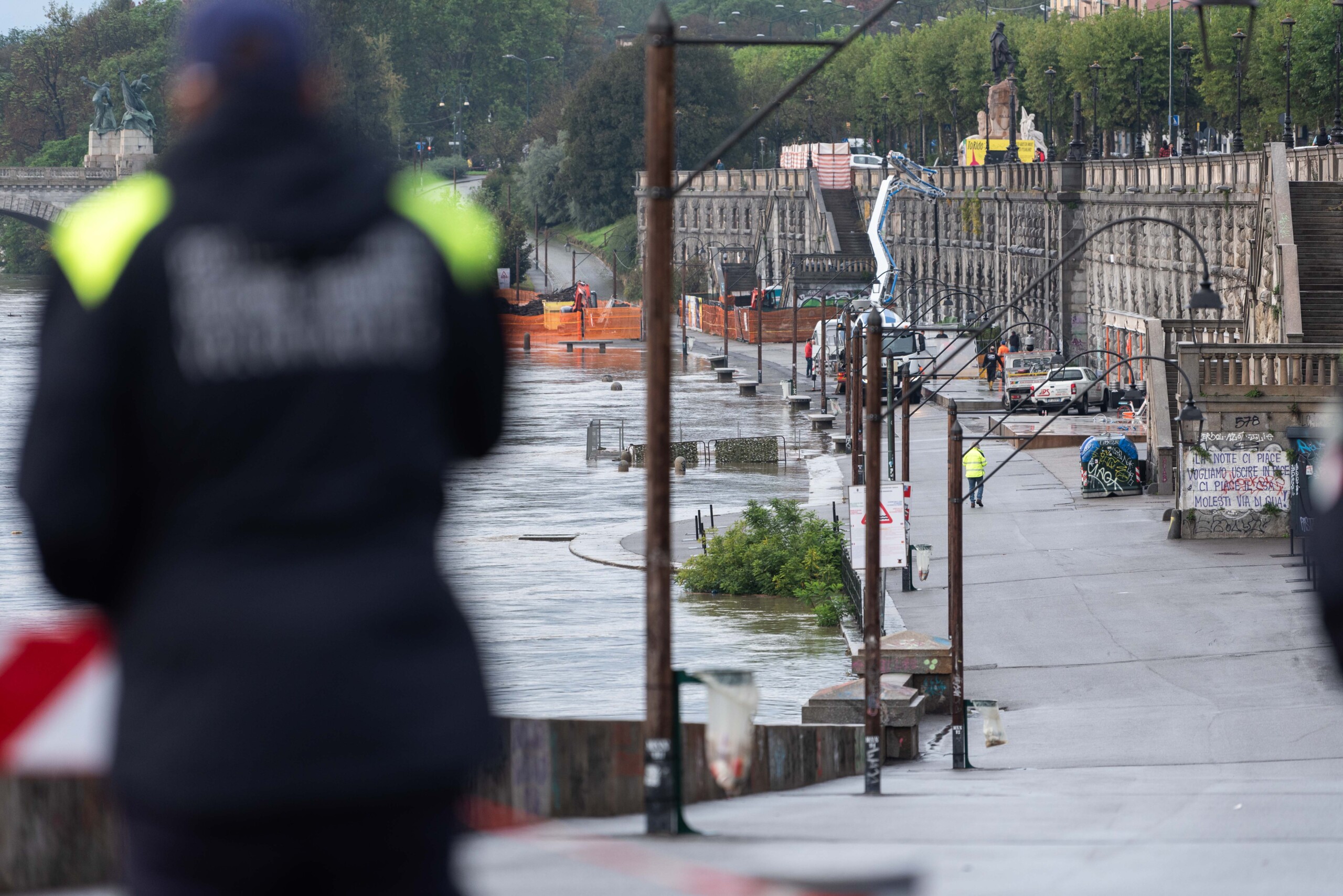 mauvais temps a turin acces interdit aux murazzi del po scaled