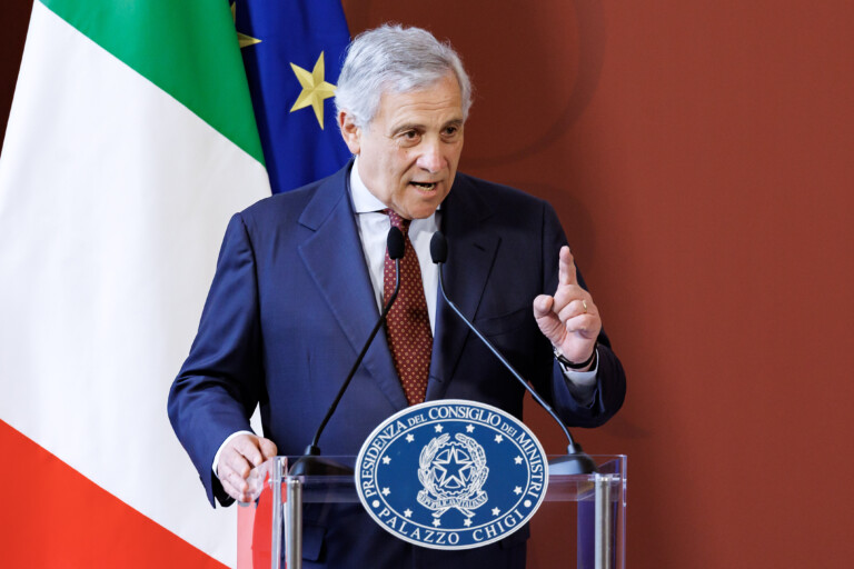 ukraine tajani tout signal pour la paix est important mais poutine doit instaurer une veritable treve