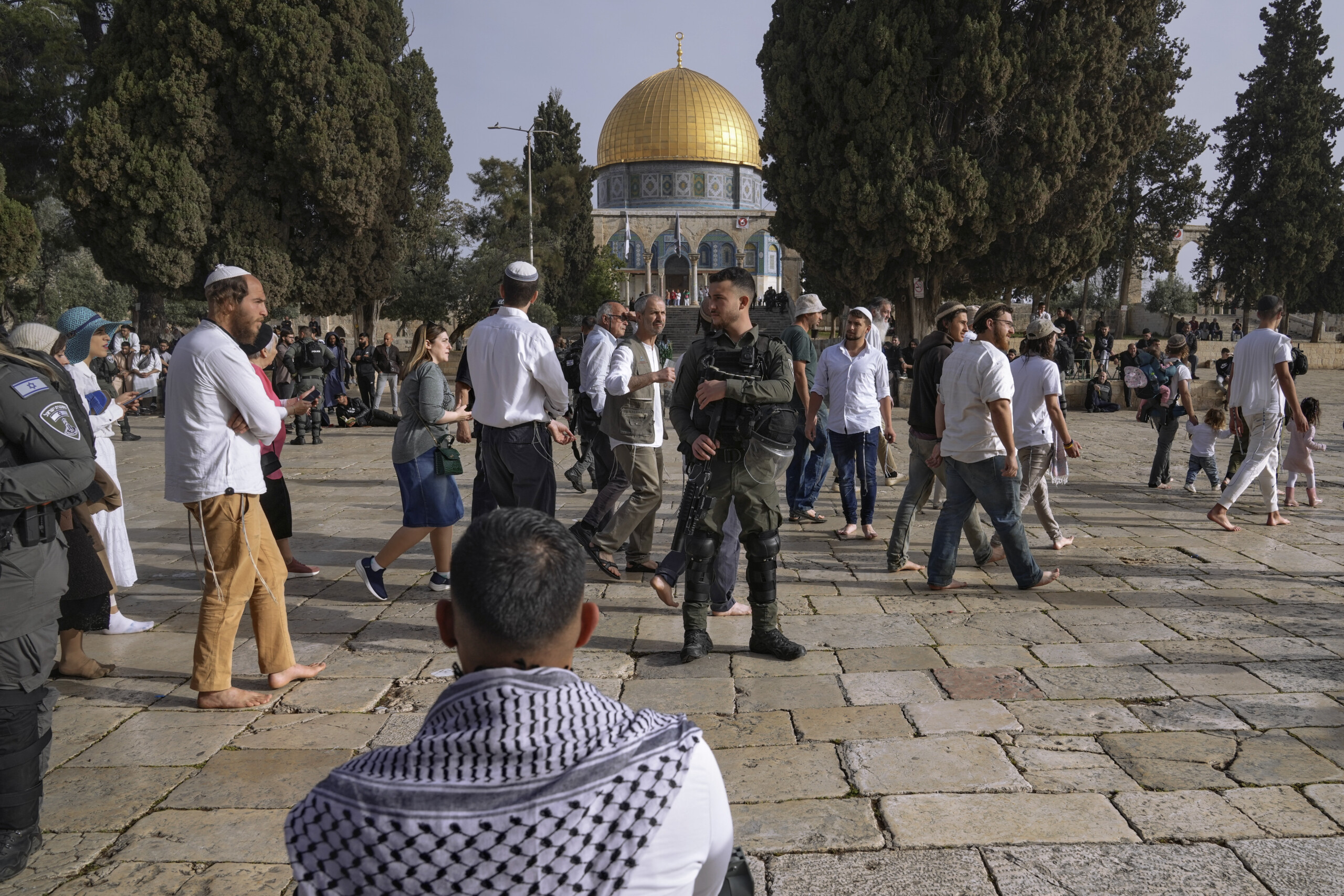 moyen orient selon les medias des colons israeliens ont attaque la mosquee al aqsa a jerusalem scaled