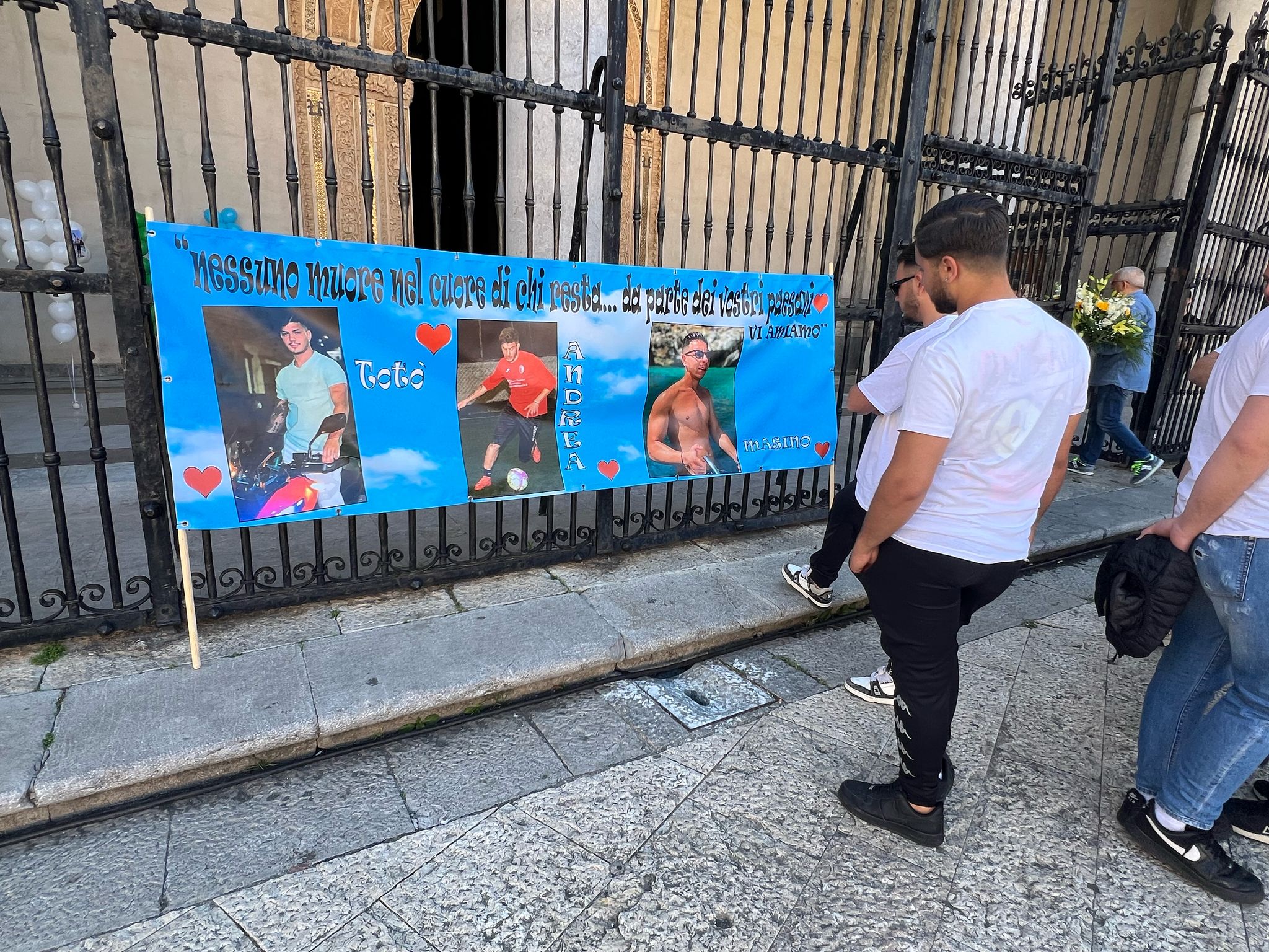 palerme funerailles a monreale pour les trois jeunes assassines