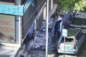 grece une femme meurt a thessalonique dans lexplosion de la bombe quelle transportait