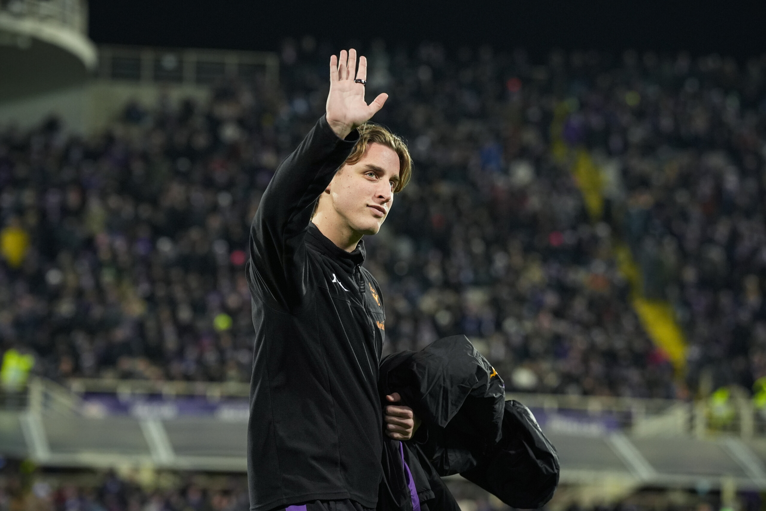 edoardo bove au stade pour roma fiorentina scaled