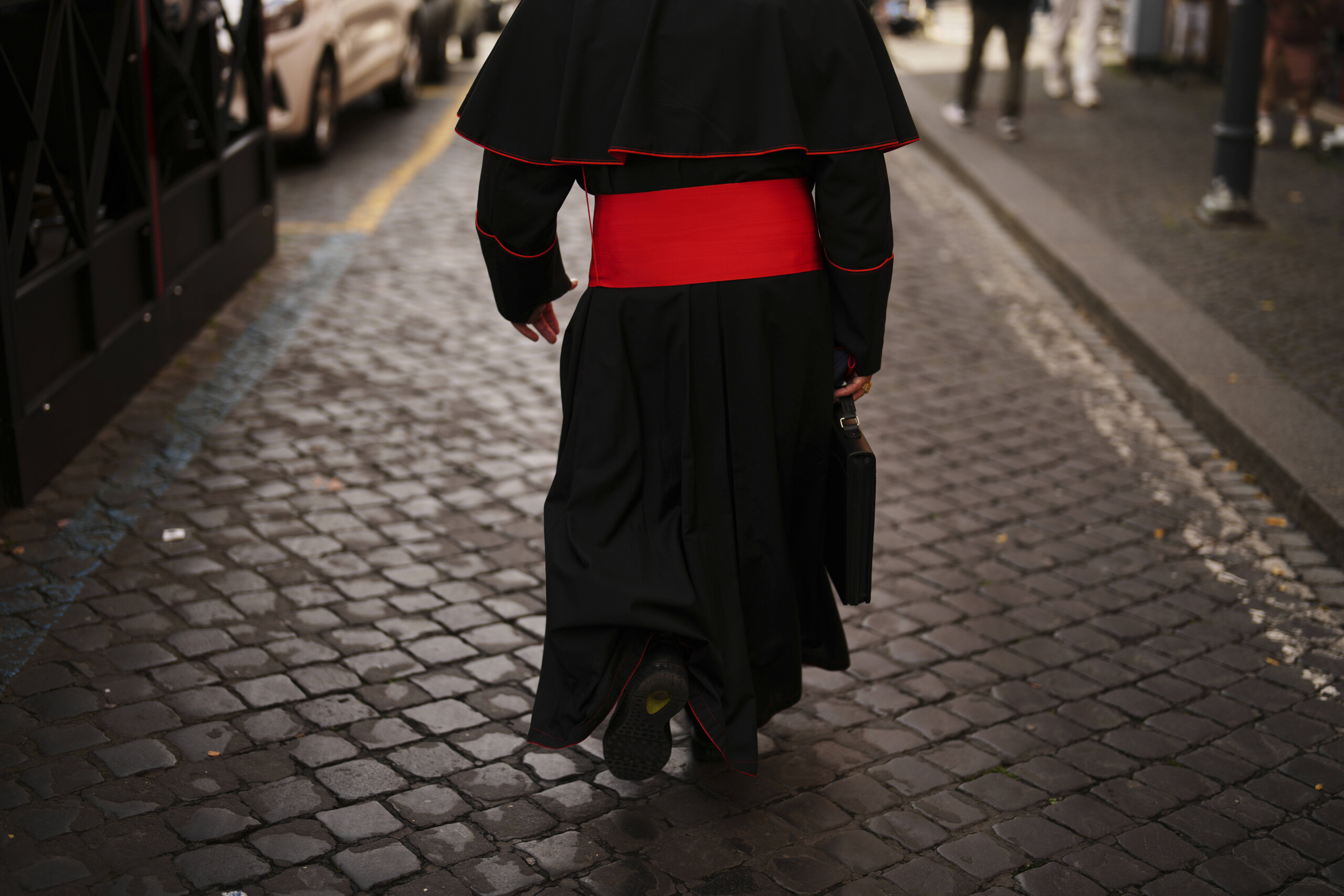 conclave ciciliano couvertures telephoniques bloquees a linterieur de saint pierre scaled