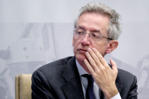 referendum manfredi je soutiens la question sur la citoyennete je mabstiens sur celle concernant le travail