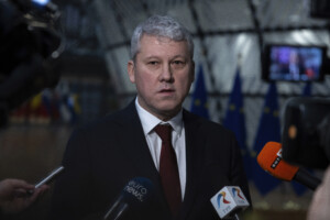 roumanie predoiu nomme premier ministre par interim