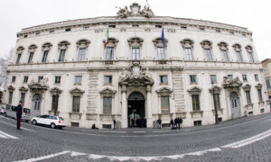 cour constitutionnelle labrogation du delit dabus de pouvoir nest pas anticonstitutionnelle
