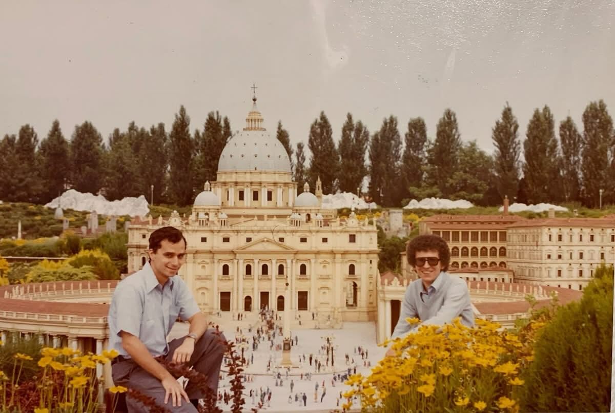 le pape une vieille photo de leon xiv a minitalia a leolandia