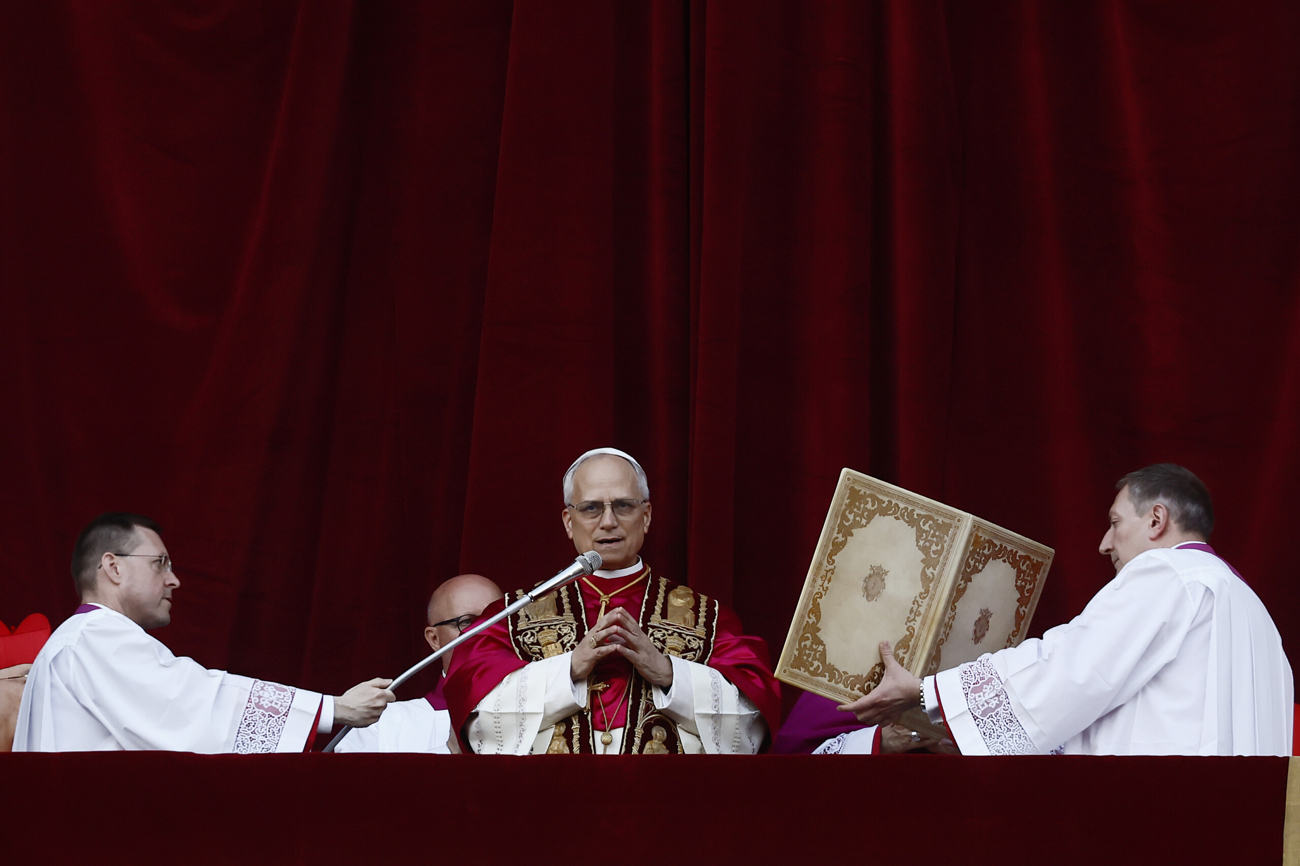 premiere messe du pape leon xiv vous mavez confie un tresor scaled