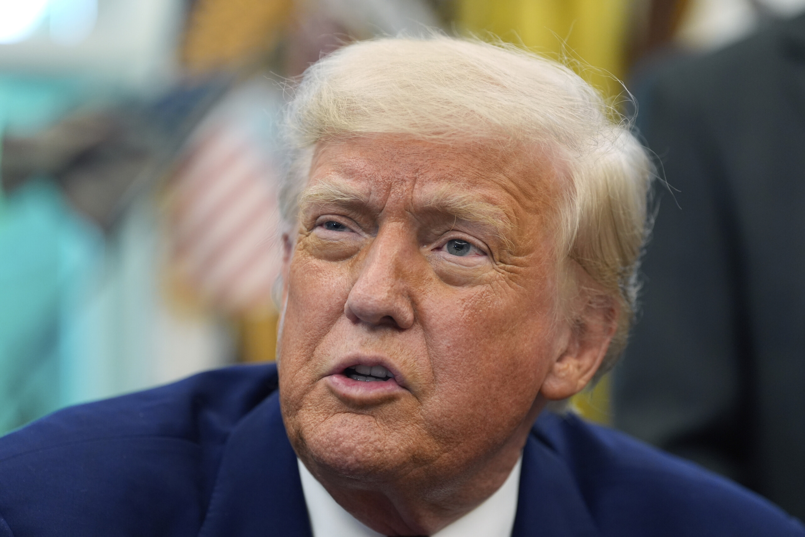 etats unis trump pret a accueillir un groupe de refugies blancs en provenance dafrique du sud scaled