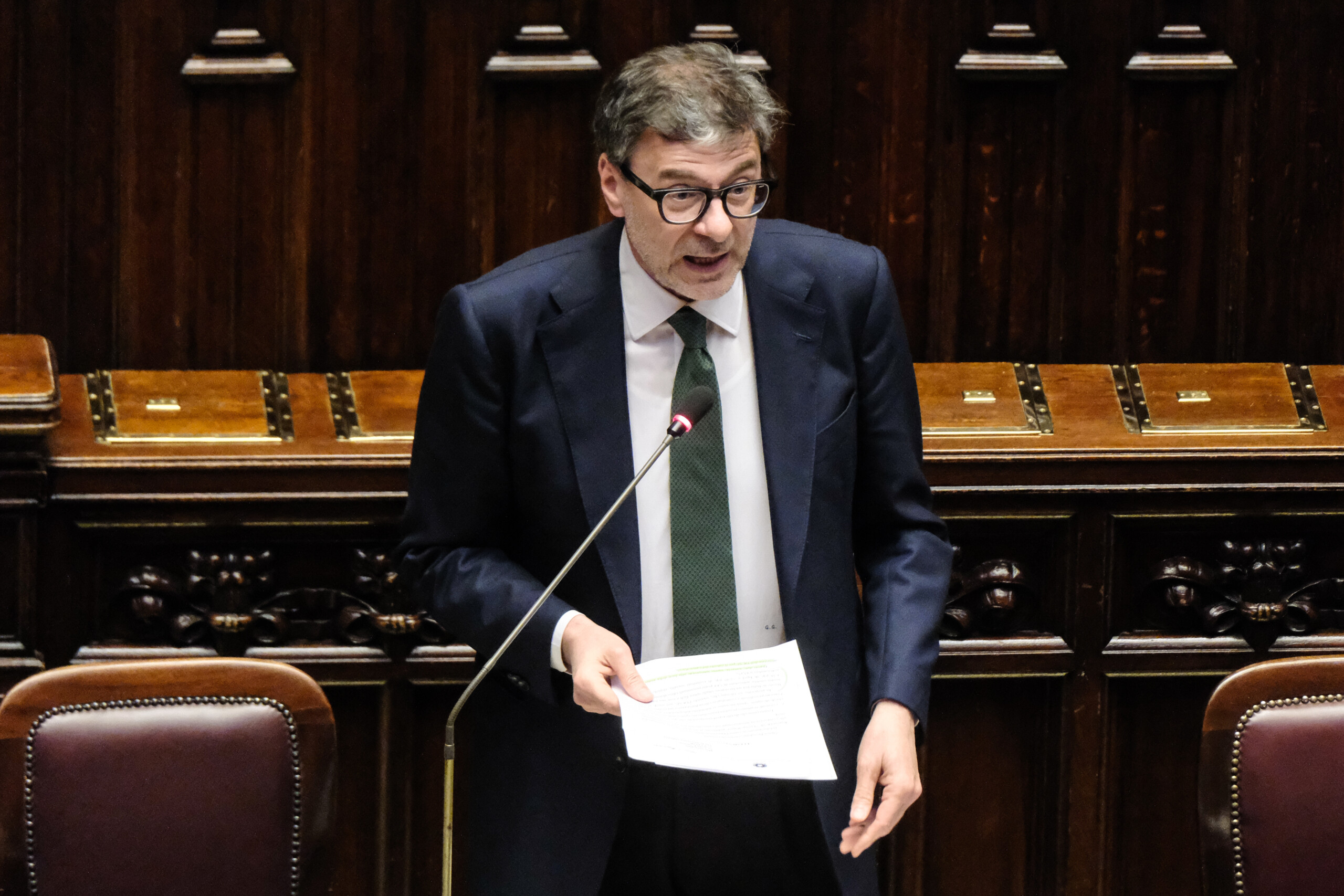 unicredit giorgetti la decision du gouvernement sur le golden power est prise place desormais au suivi scaled