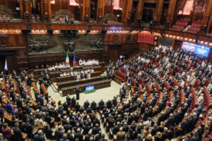 decret sur les migrants le gouvernement pose la question de confiance a la chambre