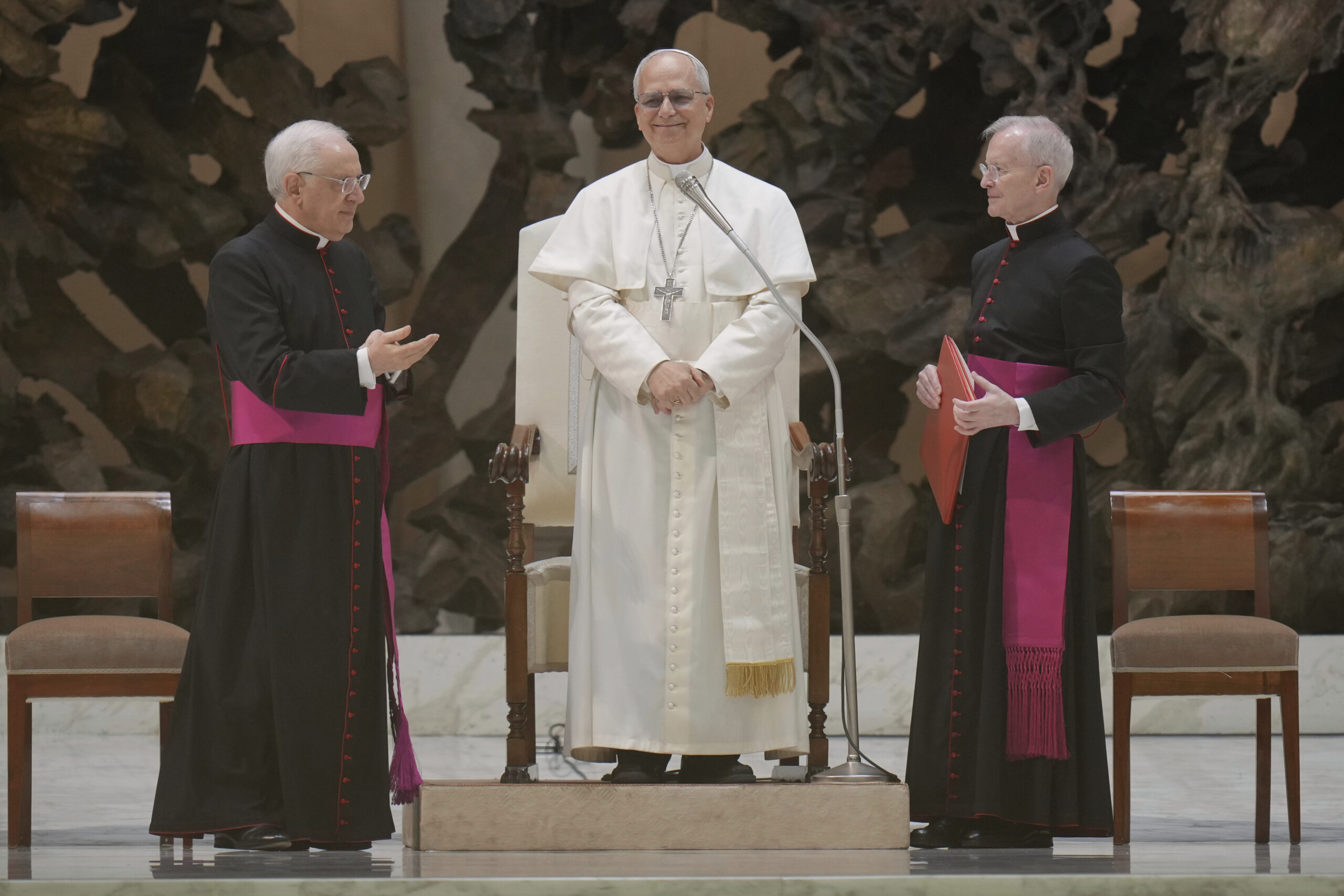 le pape leon xiv en visite surprise chez les augustins messe et dejeuner avec eux scaled