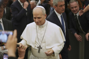 pape von der leyen assistera dimanche a la messe dintronisation de leon xiv