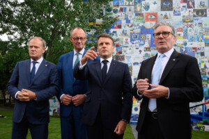ukraine macron aucune discussion sur lenvoi de troupes non aux fausses informations